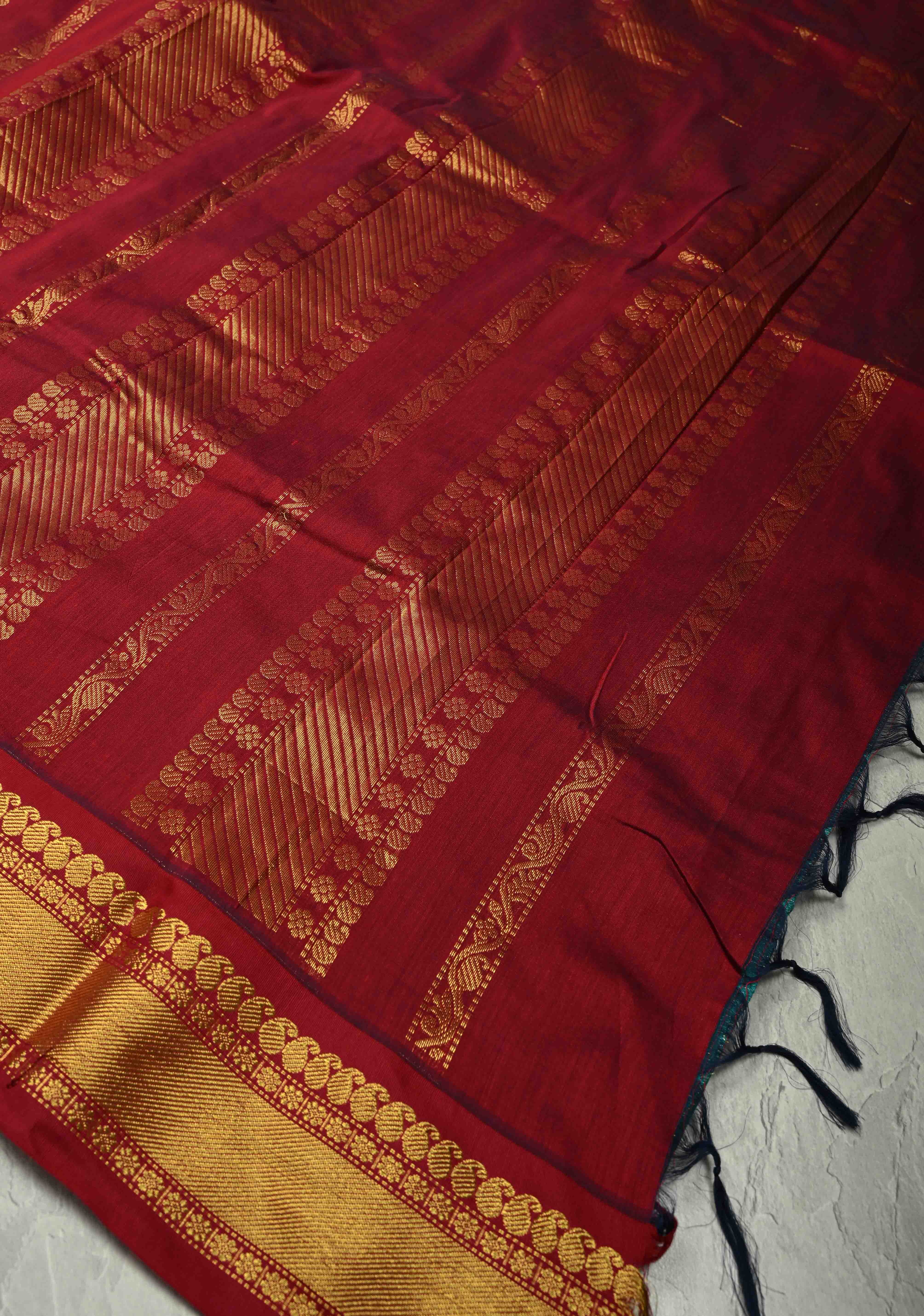 Peacock Green Silk Cotton Handloom Saree with Vairaoosi Zari Stripes and Contrast Zari Border | Shobitam - Image 7