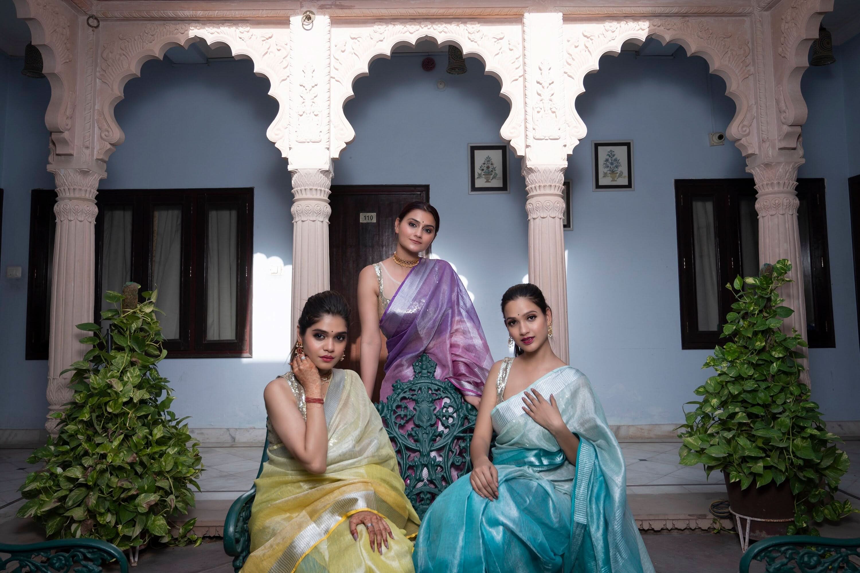 Shobitam Designer Collections - Pretty Lilac and Pink Ombre Tissue Linen saree - Image 5