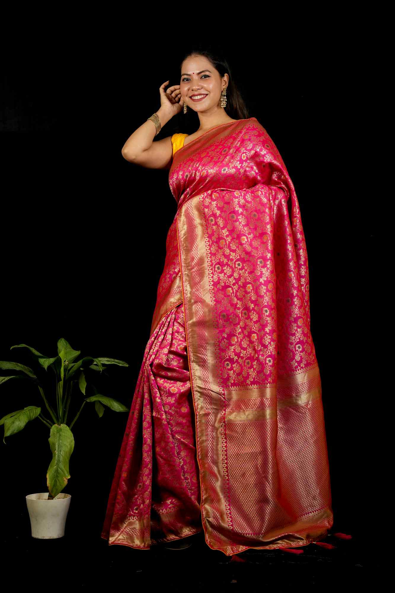 Banarasi Inspired Intricate Zari Weaving and Grand Borders Ready To Wear Saree - Image 4