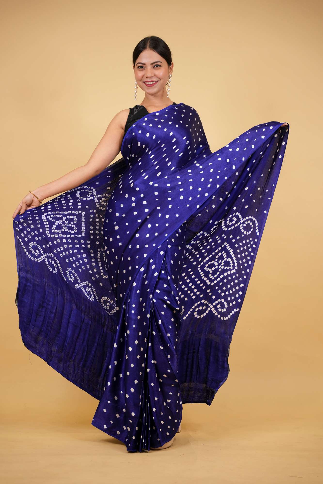 Beautiful Gaji Silk Ek Dani Traditional Bandhani in a stunning navy blue Wrap in 1 Minute Saree - Image 4