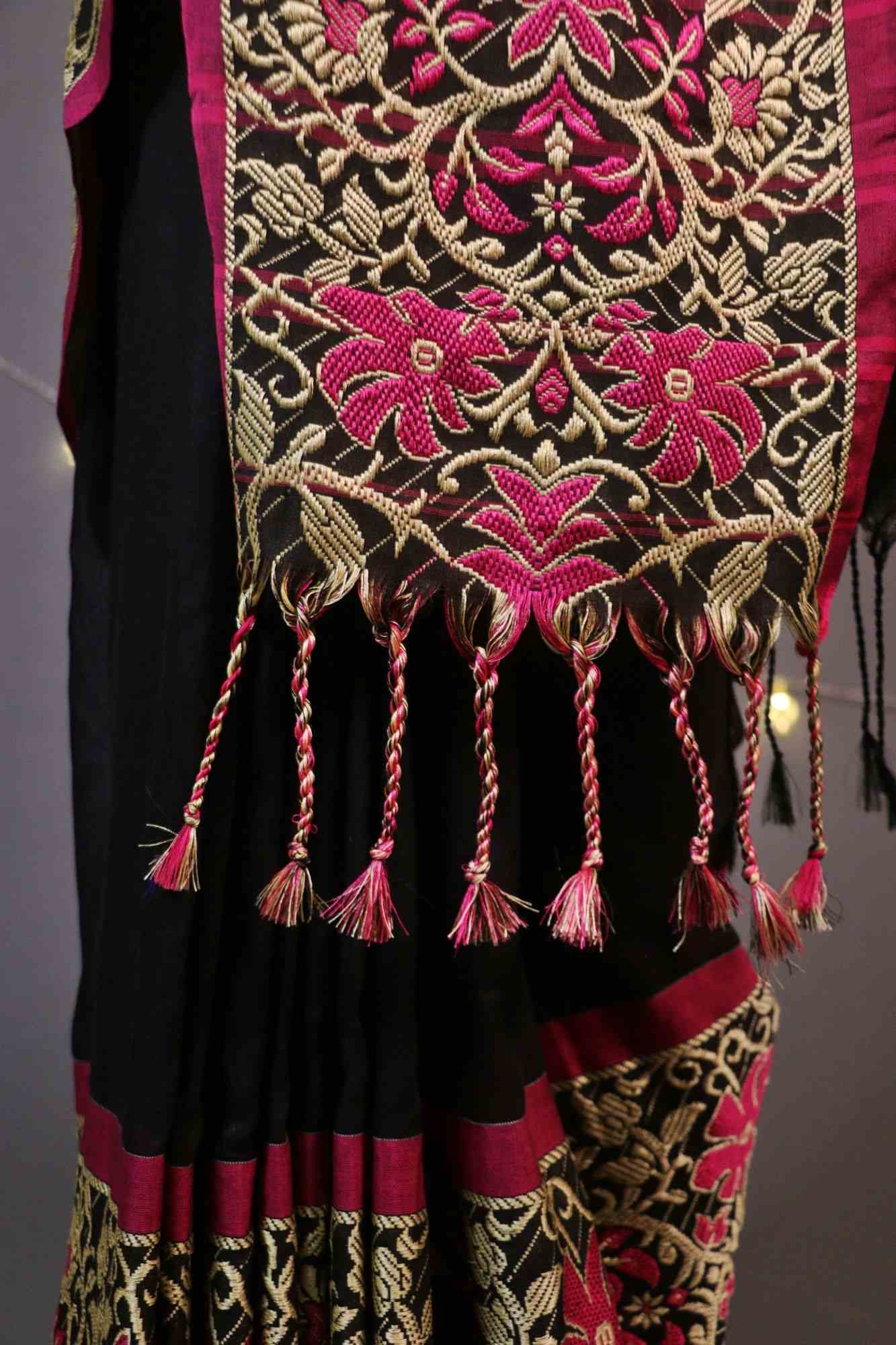 Begampuri woven wrap in 1 minute saree with naksha weaving - Image 6