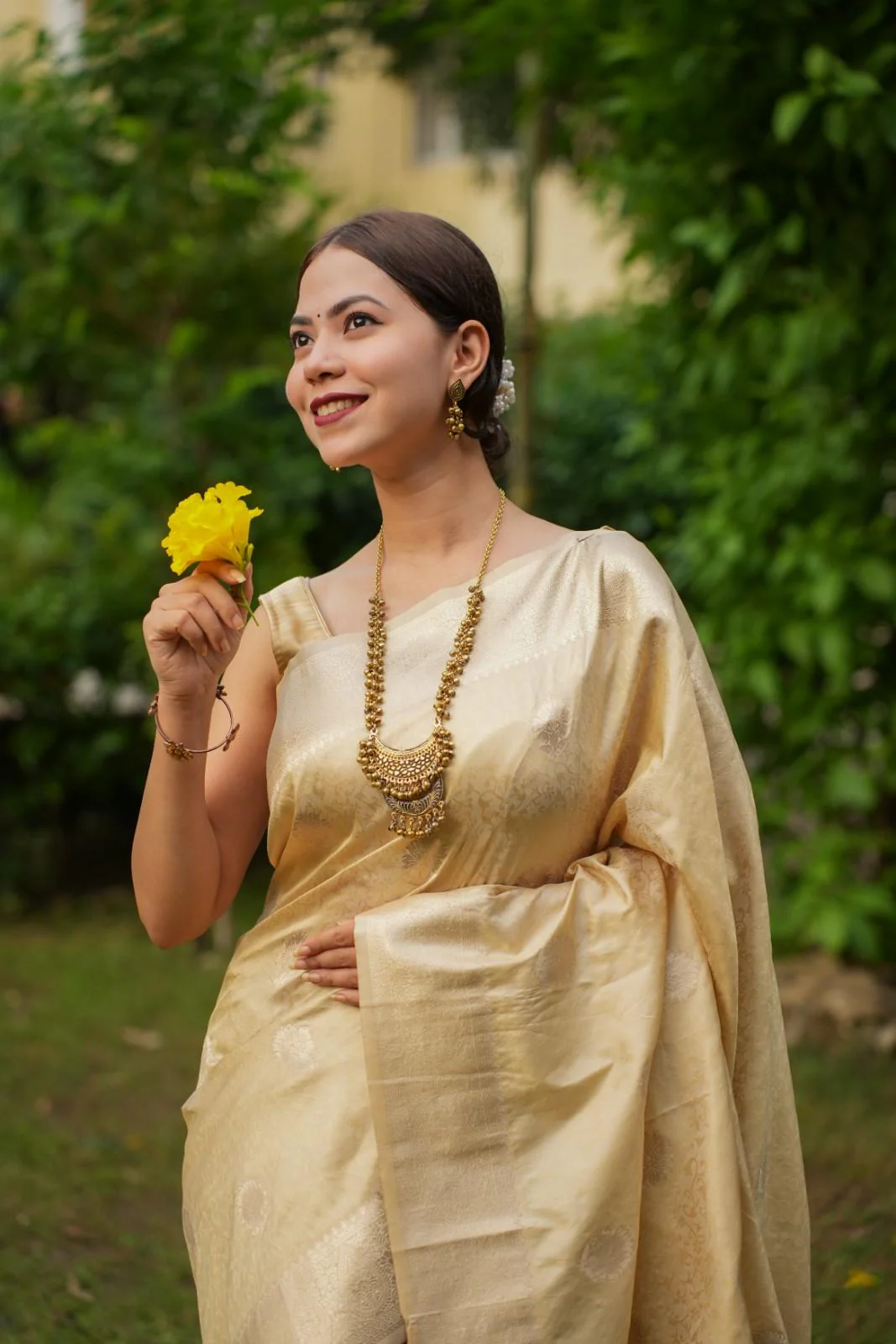 Beige Kanjivaram Soft Semi Silk With Golden Zari Motif & Tassels On Palla Ready To Wear Saree - Image 3