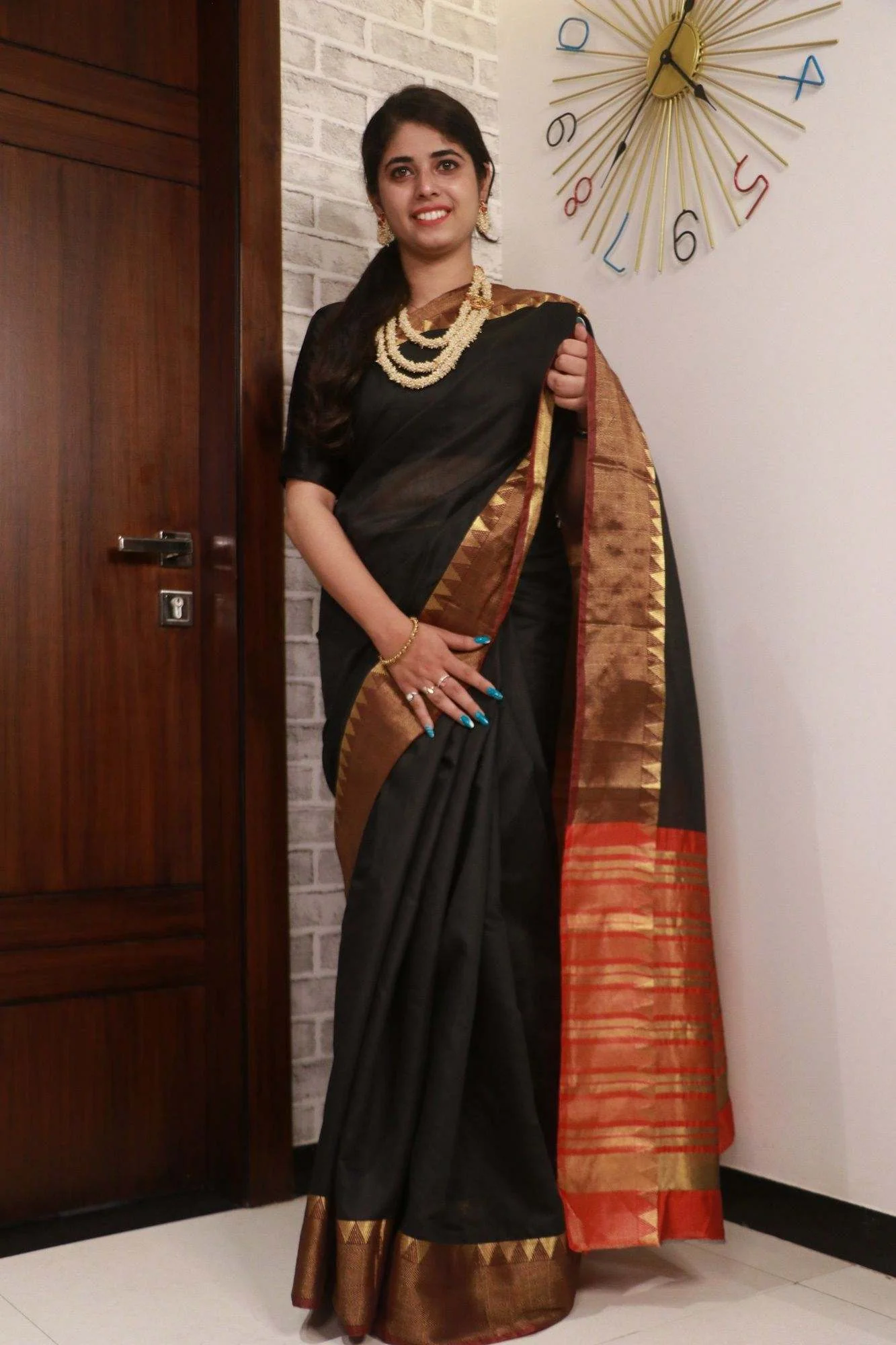 Black Maheshwari Cotton With Zari Woven Border Wrap in 1 minute saree - Image 3