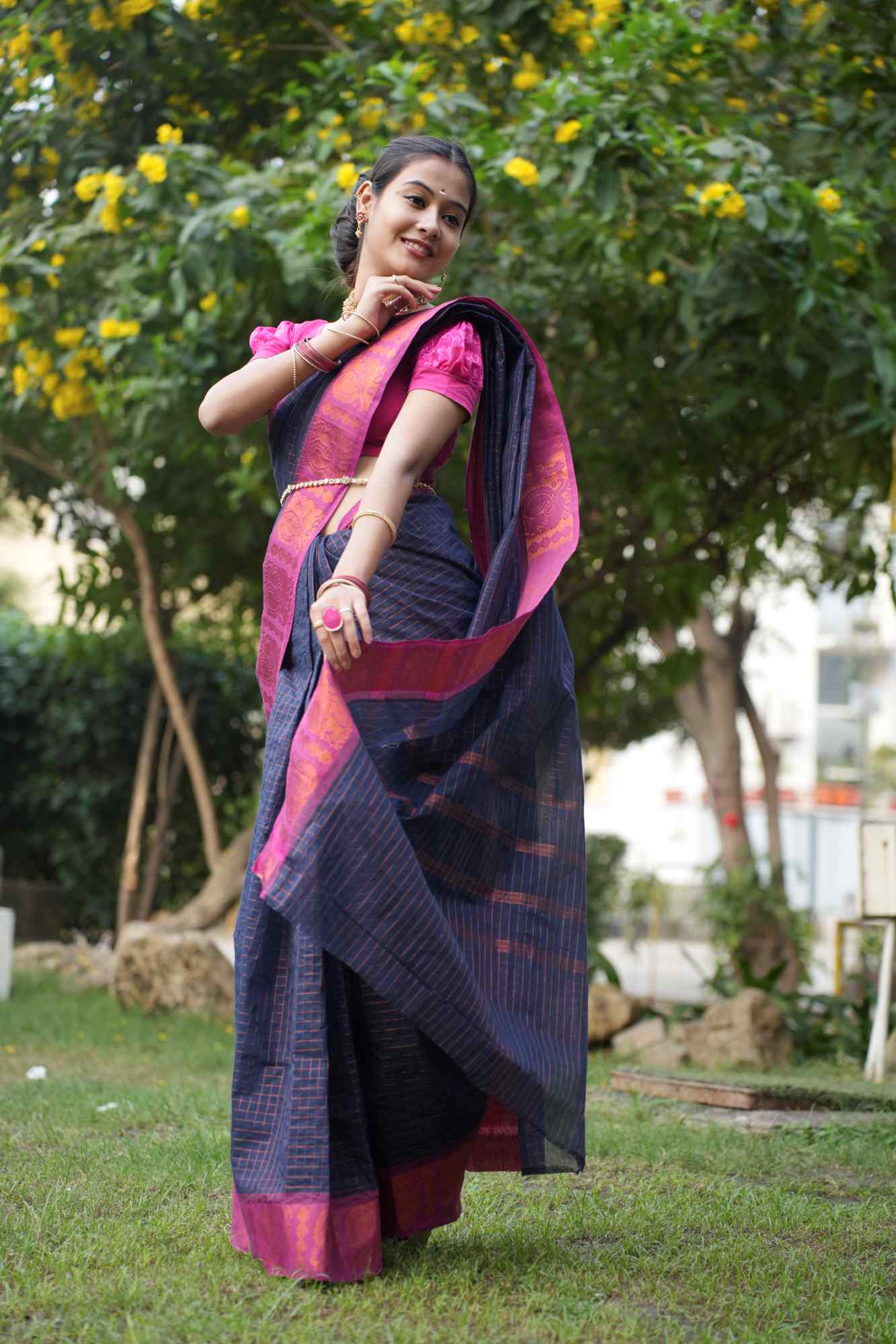 Blue Check Jute Cotton With Contrast Border Pink Zari Work Wrap In One Minute Saree - Image 3