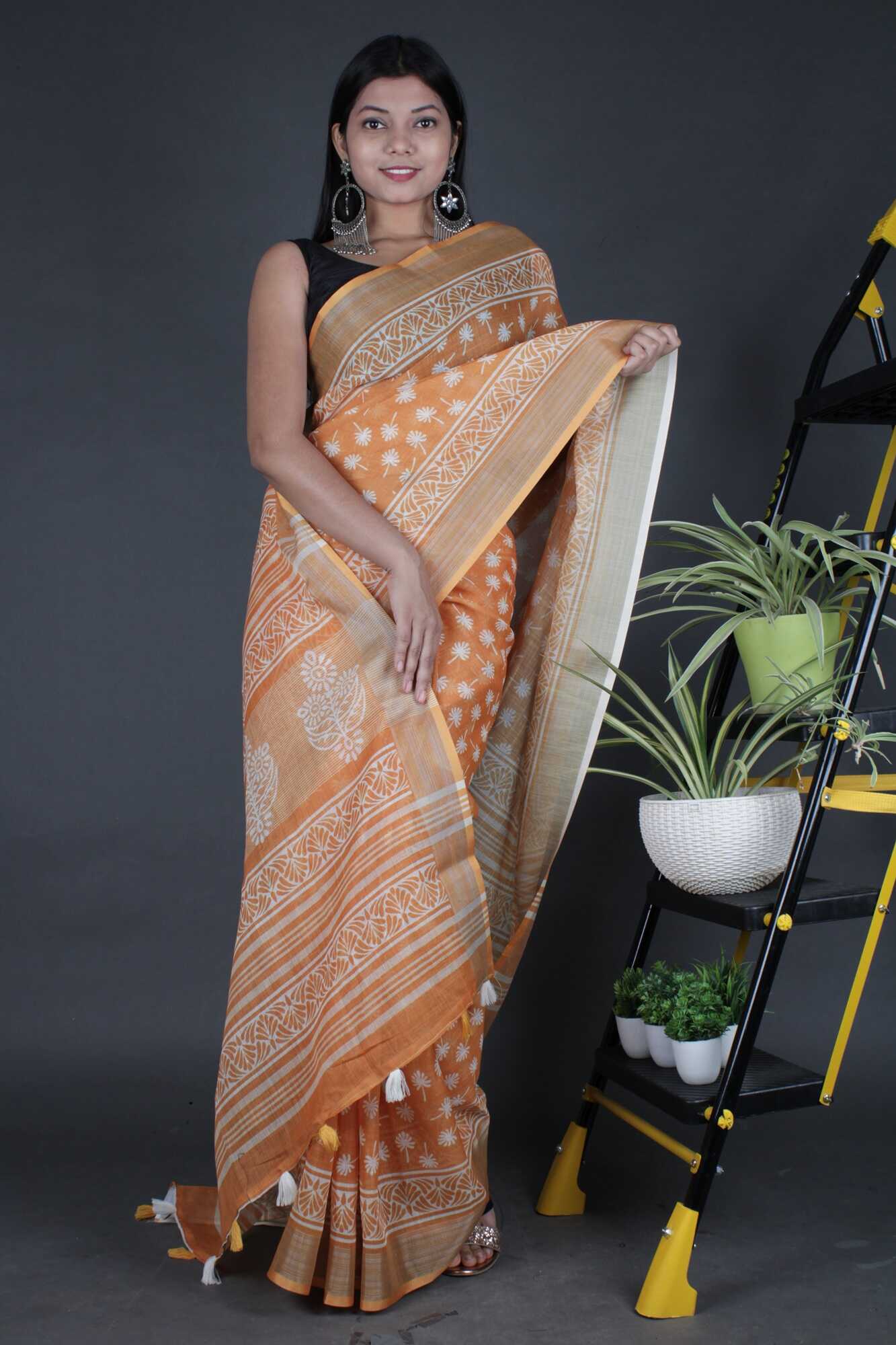 Charming Linen Digital Printed With Silver Weaving Border Wrap in 1 Minute Saree - Image 2
