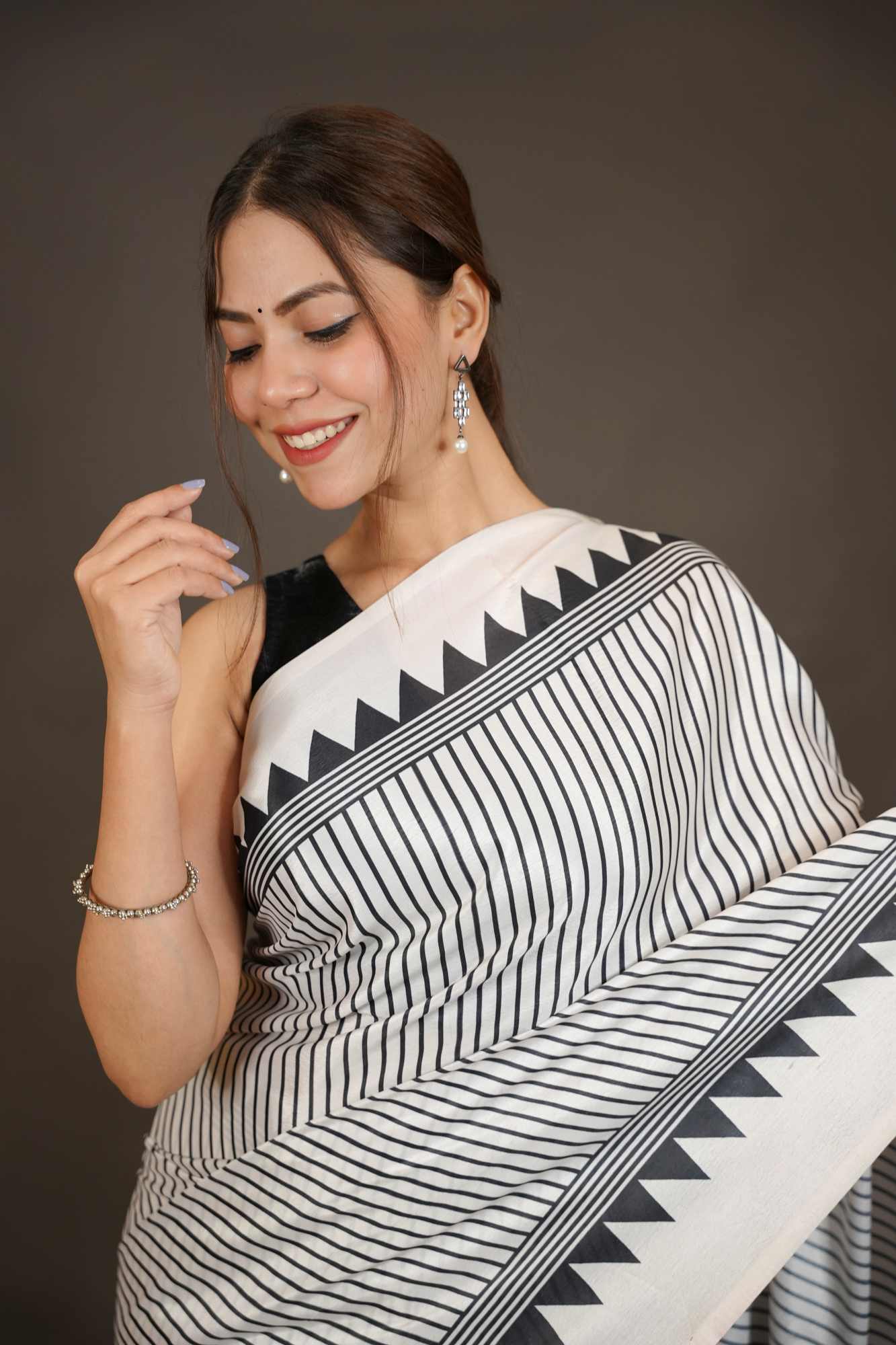 Classic Crepe Satin Geometric Border Ready-to-Wear Saree - Image 8