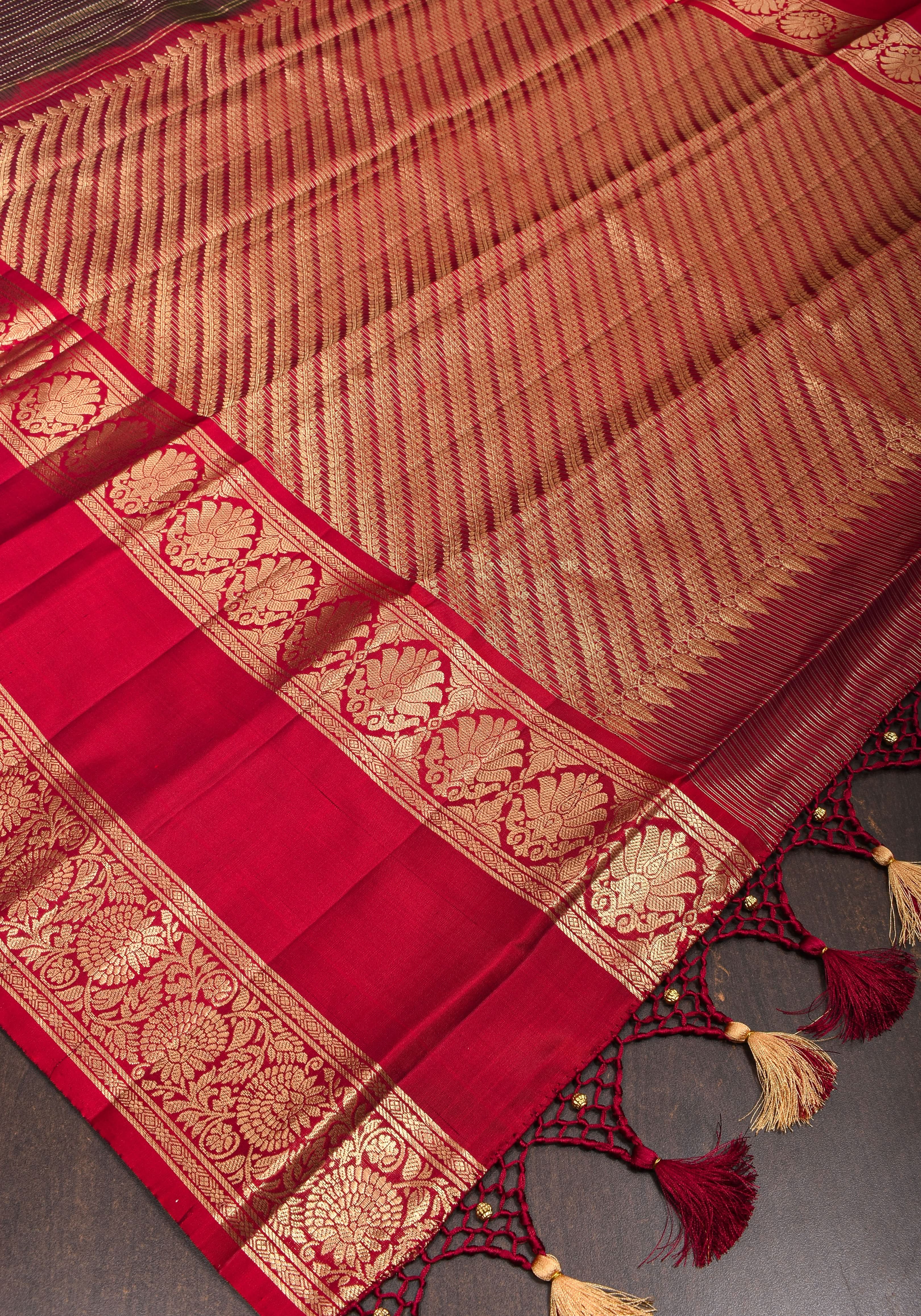 Exquisite Green Kanjivaram Pure Silk Saree with zari checks  and 11” spectacular borders  | SILK MARK CERTIFIED | Shobitam - Image 7