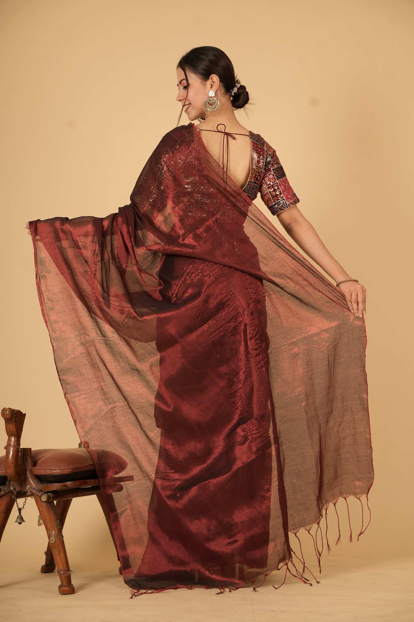 Cotton-Tissue Maroon Handwoven with Zari Detailing & Subtle Shimmer Ready To Wear Saree - Image 4