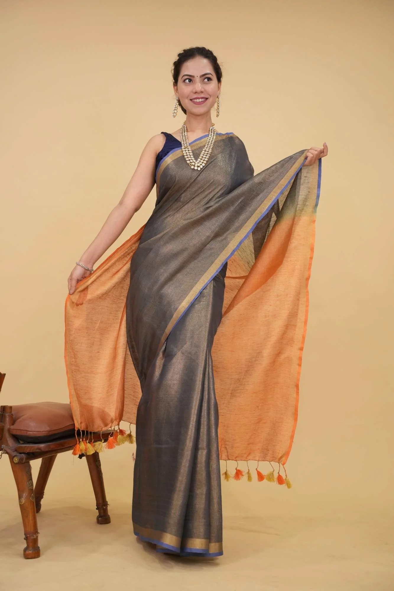 Dual Tone Black Metallic Tissue & Contrast Palla With Solid Zari Border Ready To Wear Saree - Image 6
