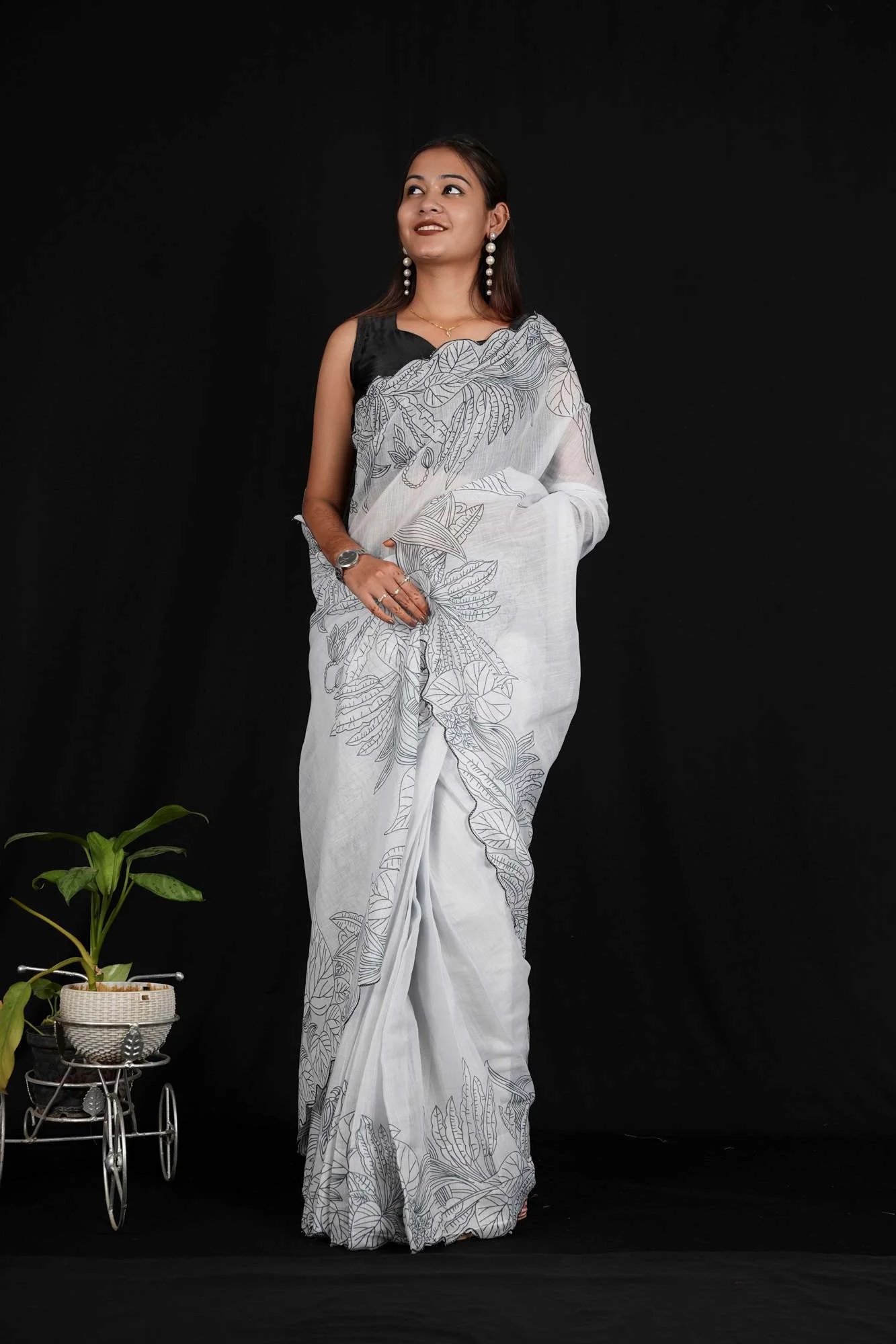 Elegant White Plain linen with Digital Floral Print & Cut Work Border Wrap in 1 Minute Saree - Image 2