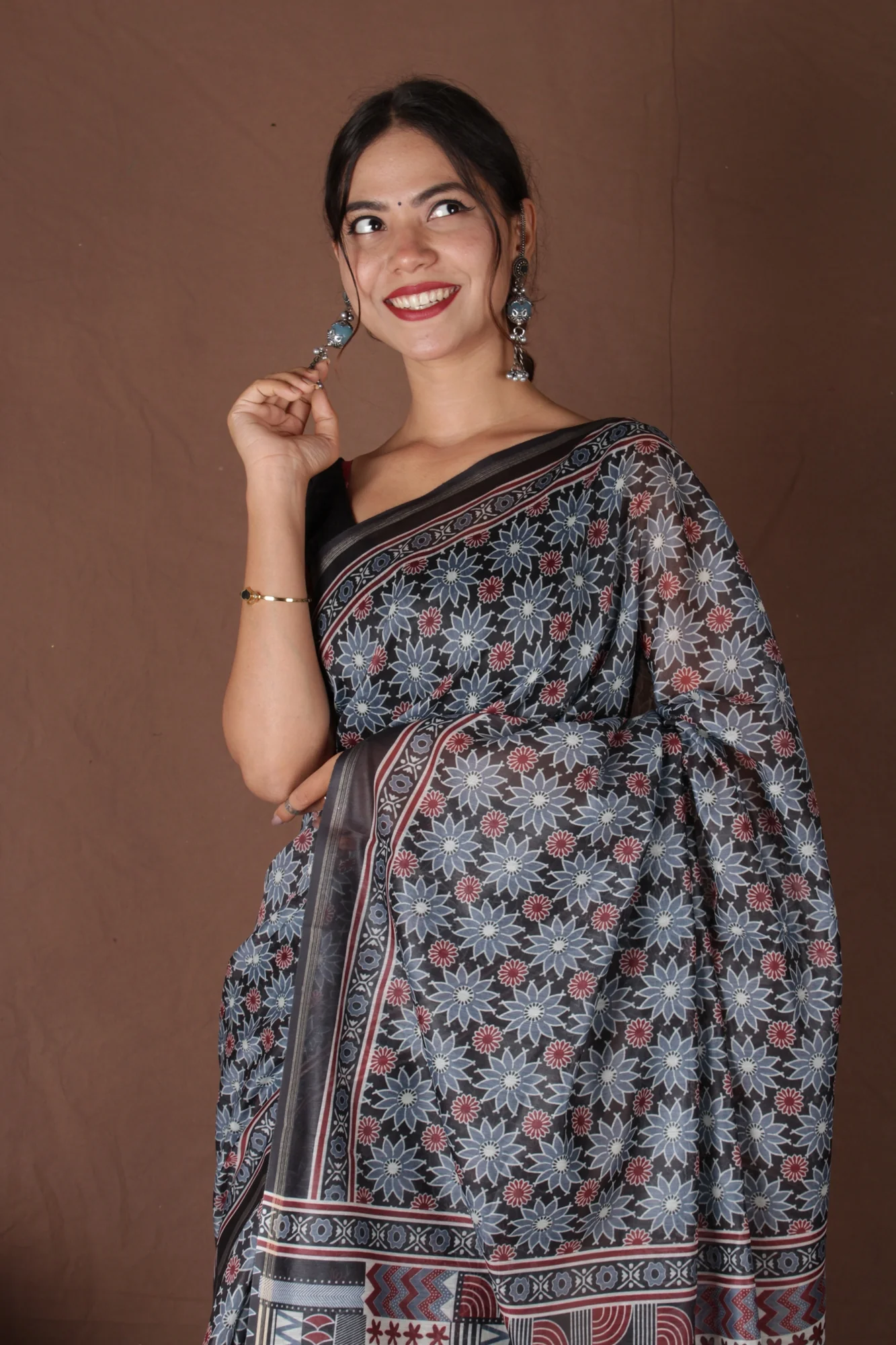 Exquisite Black & Grey Printed Beautiful Pallu Wrap in 1 Minute Drape Saree - Image 5