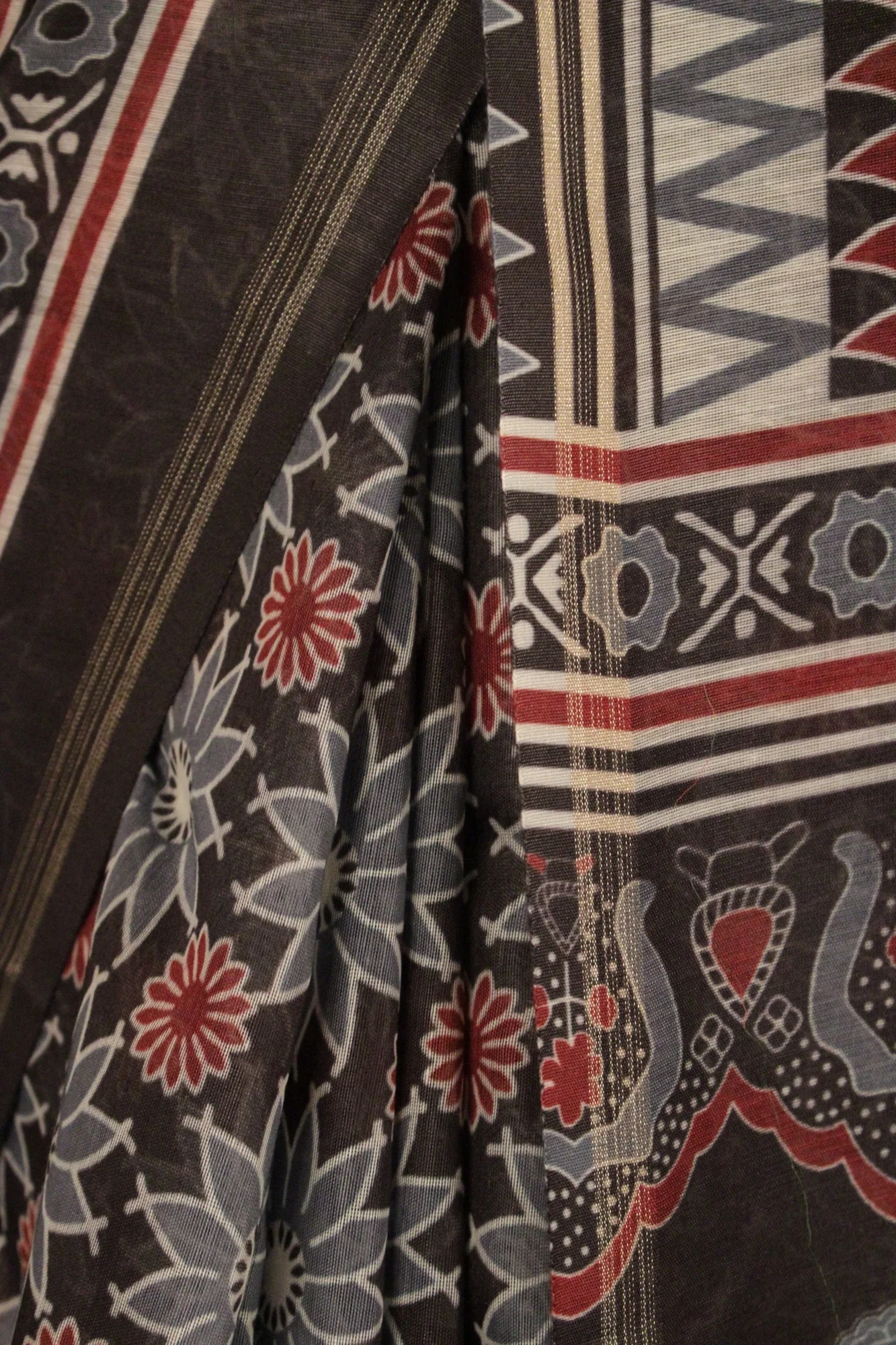 Exquisite Black & Grey Printed Beautiful Pallu Wrap in 1 Minute Drape Saree - Image 6