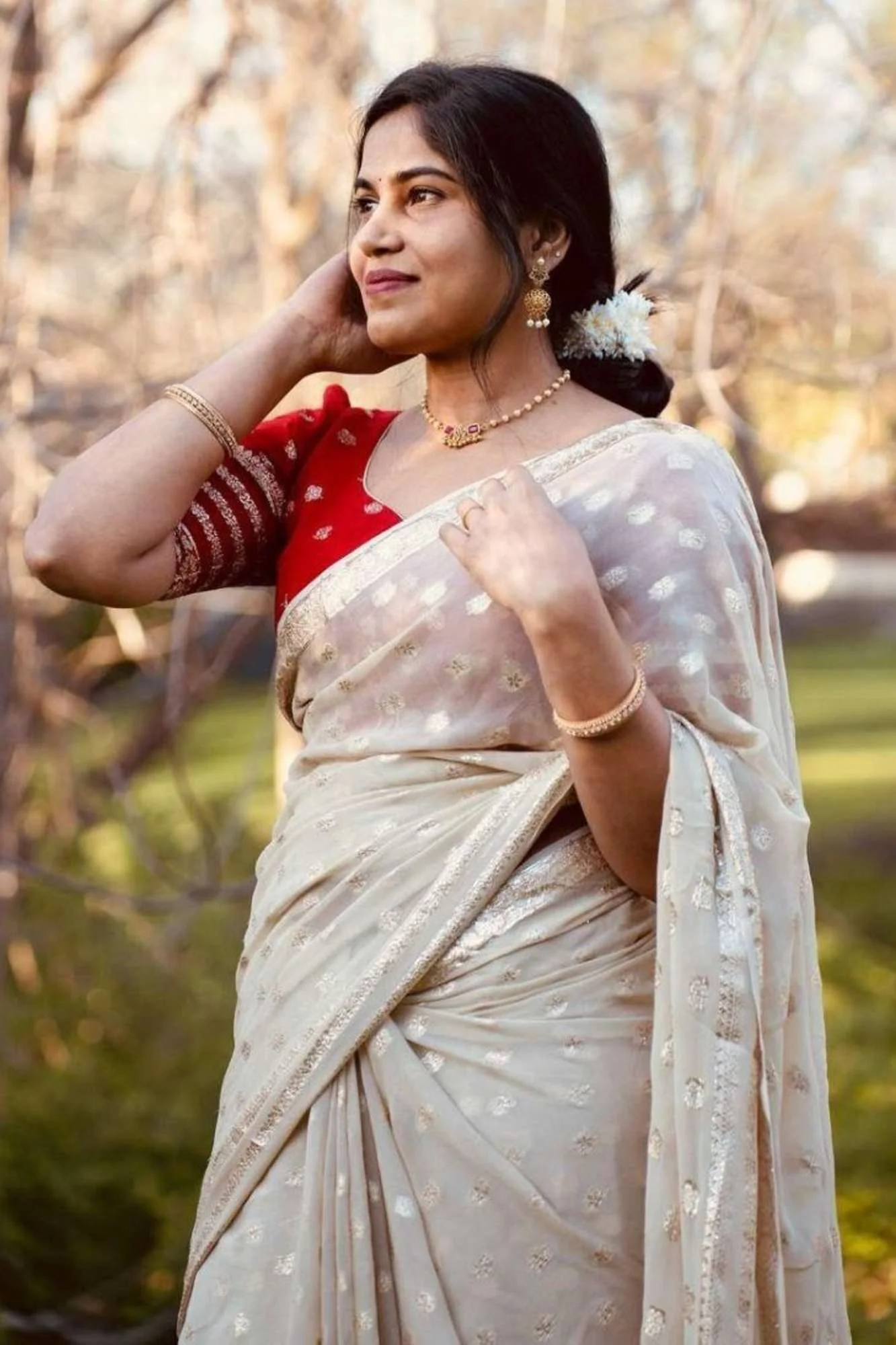 Georgette in Off-White with Gold/Silver Butti and Zari Border Ready To Wear Saree - Image 9