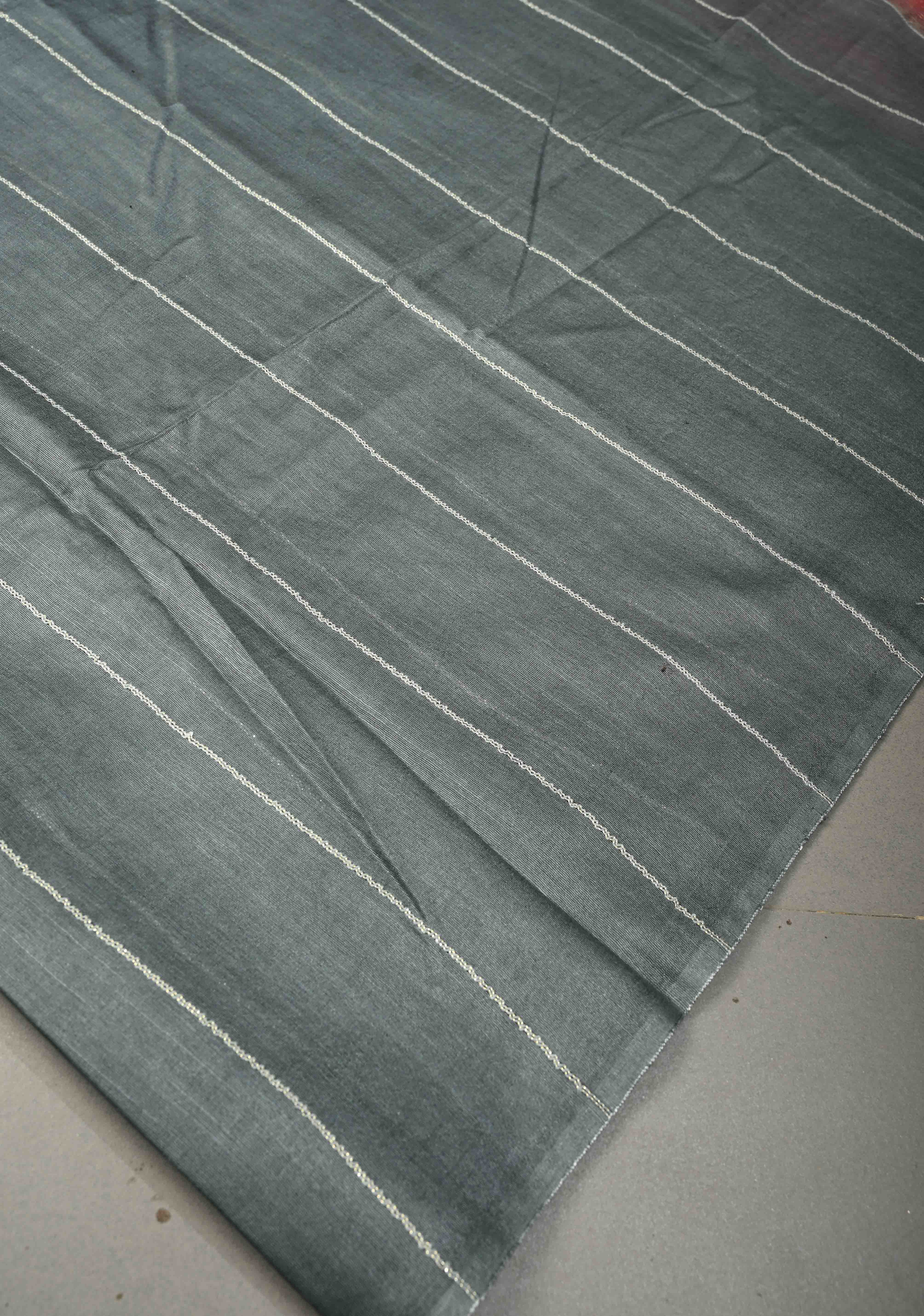 Gray Borderless Semi Tussar Saree with Thread Horizontal Stripes and Contrast Pallu | Shobitam - Image 4