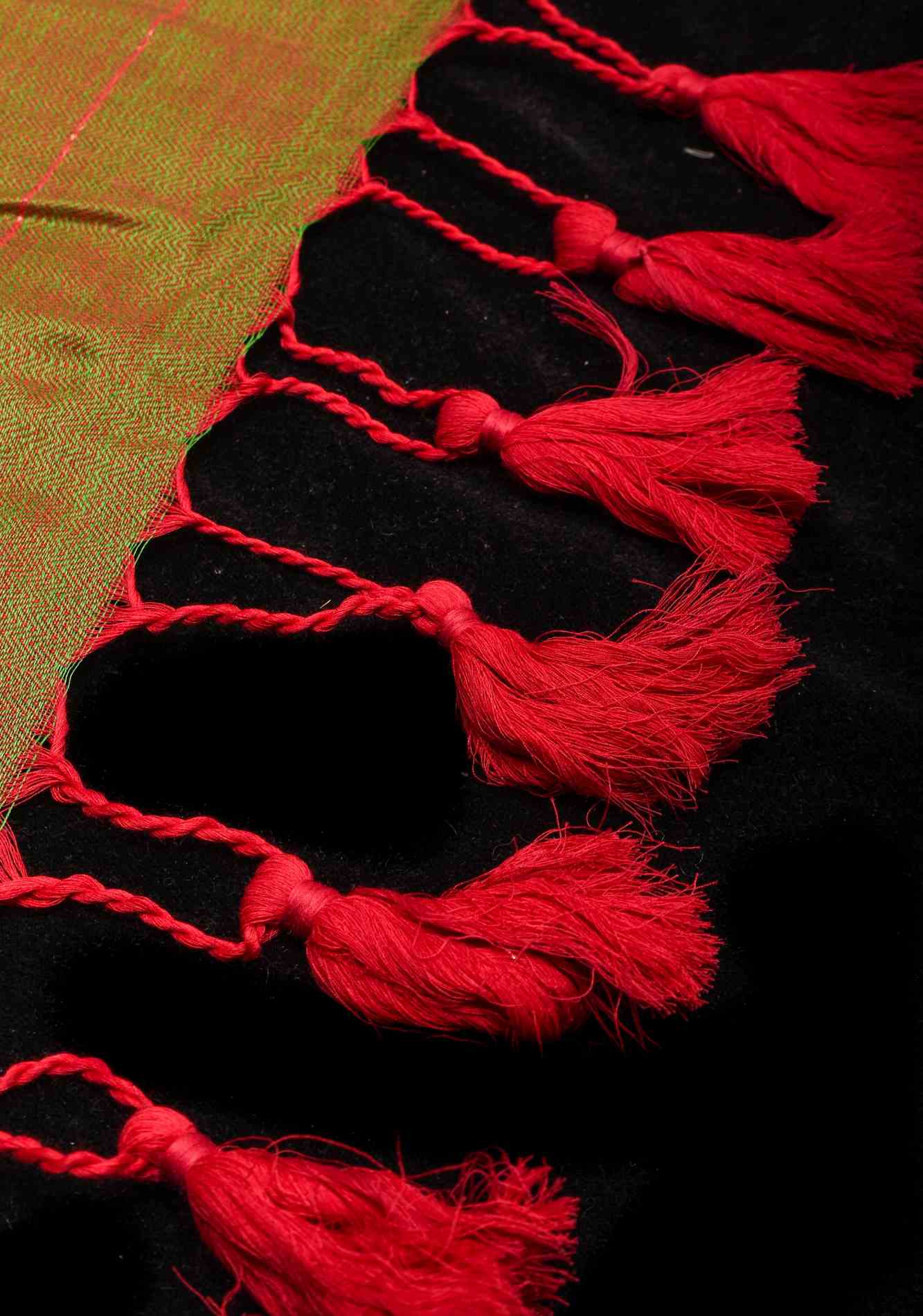 Green and Red Dual tone Handwoven Maheshwari Silk Cotton Saree with Zari Stripes Ready to wear saree - Image 4