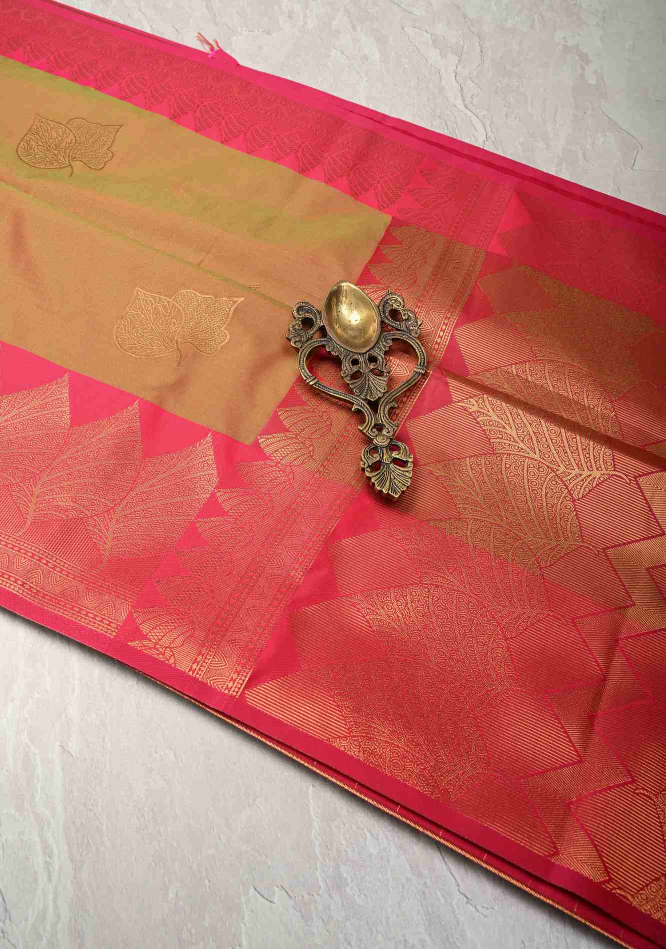 Green Dual tone Kanchi Semi Silk Saree with Leaf Buttas and Zari Border Pre stitch saree - Image 6