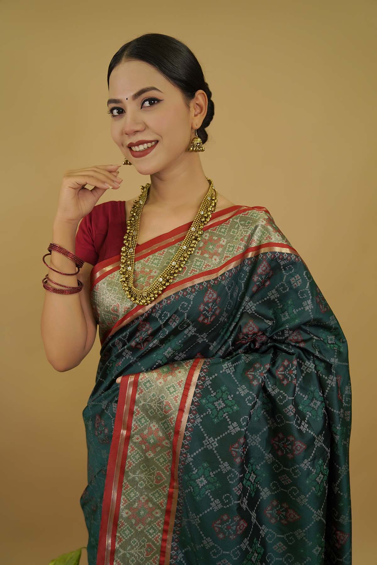 Green Kanjivaram Patola Silk Saree With Red &  Golden Zari Bordar Wrap in 1 minute Saree - Image 6