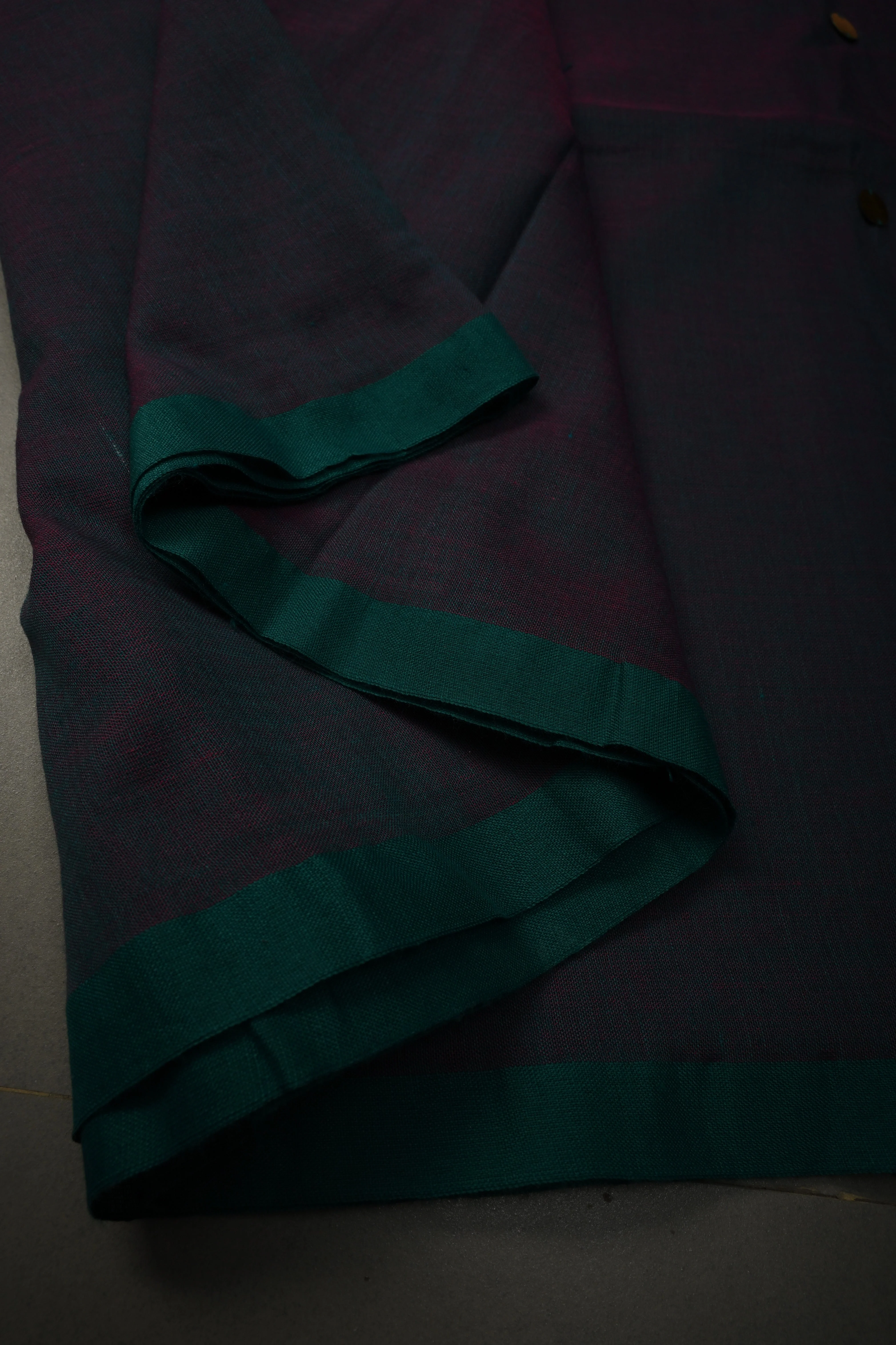 Peacock Green-Pink Dual Tone Mercerized Mul Cotton saree in With Tikki work and Long Tassels, No Blouse Piece | Shobitam - Image 4