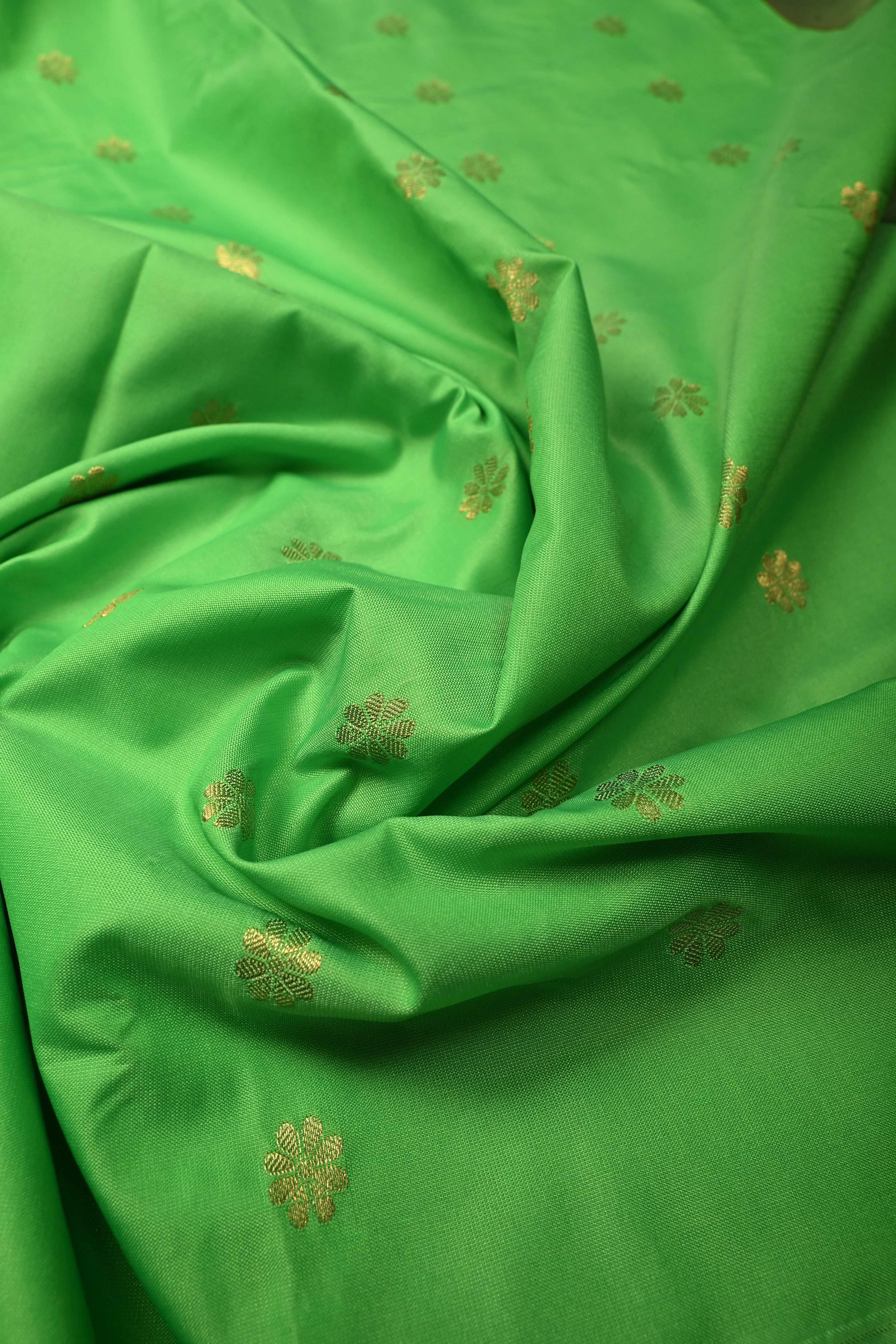 Green Semi Gadwal Silk Saree with Floral Zari Buttas and Contrast Zari Border | Shobitam - Image 4