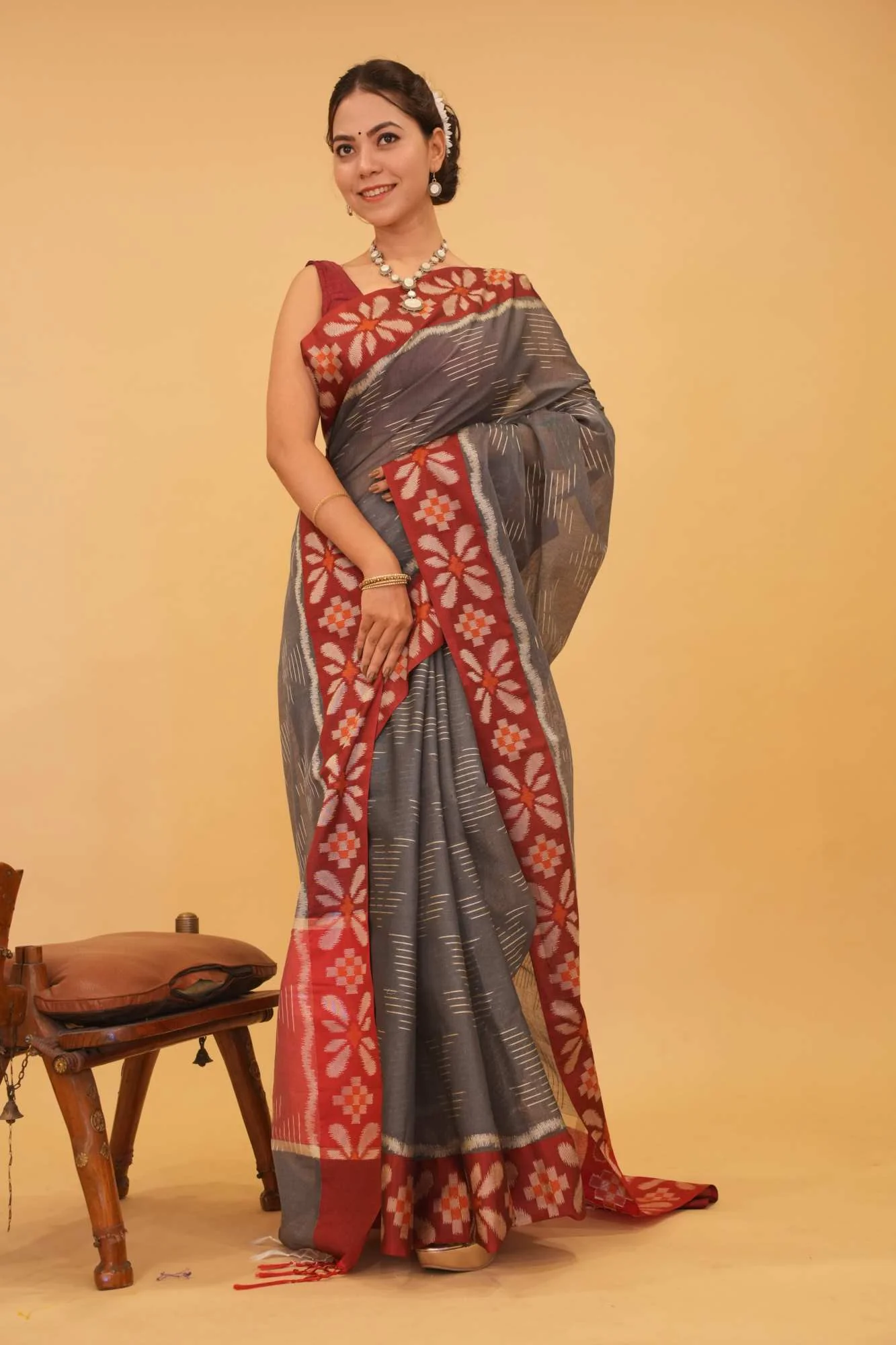 Grey With Thread Weave & Red Contrast Floral Border  Wrap In One Minute saree - Image 3