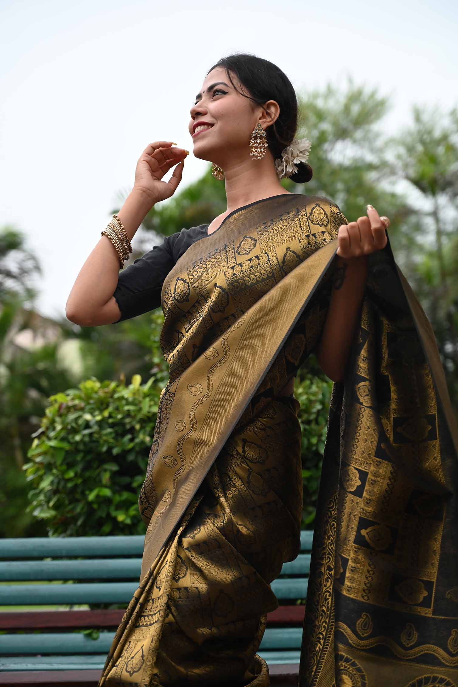 Greyish Gold Dhopp Chaanv Woven Traditional Kanchipuram Wrap in 1 minute saree - Image 4