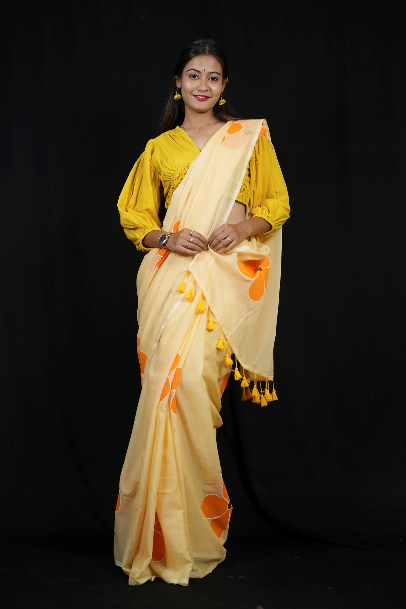 Mulmul Cotton with Floral Prints Ready To Wear Saree - Image 4