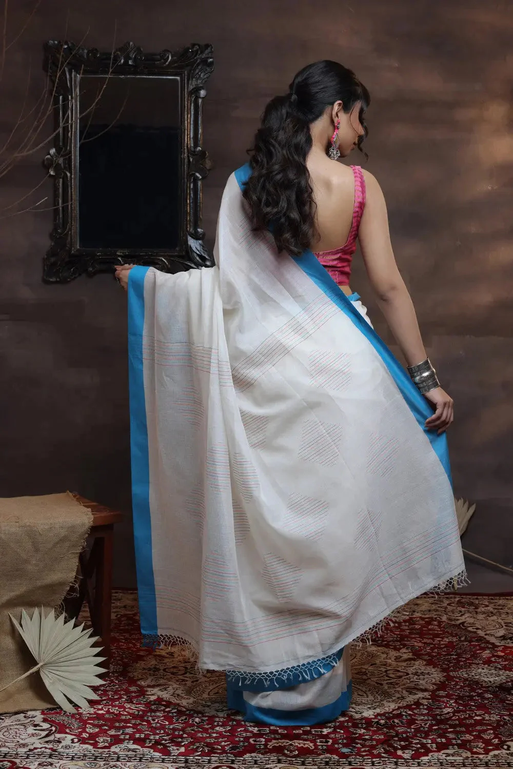 Handloom White Soft Cotton Saree With Blue Border | Shobitam - Image 5