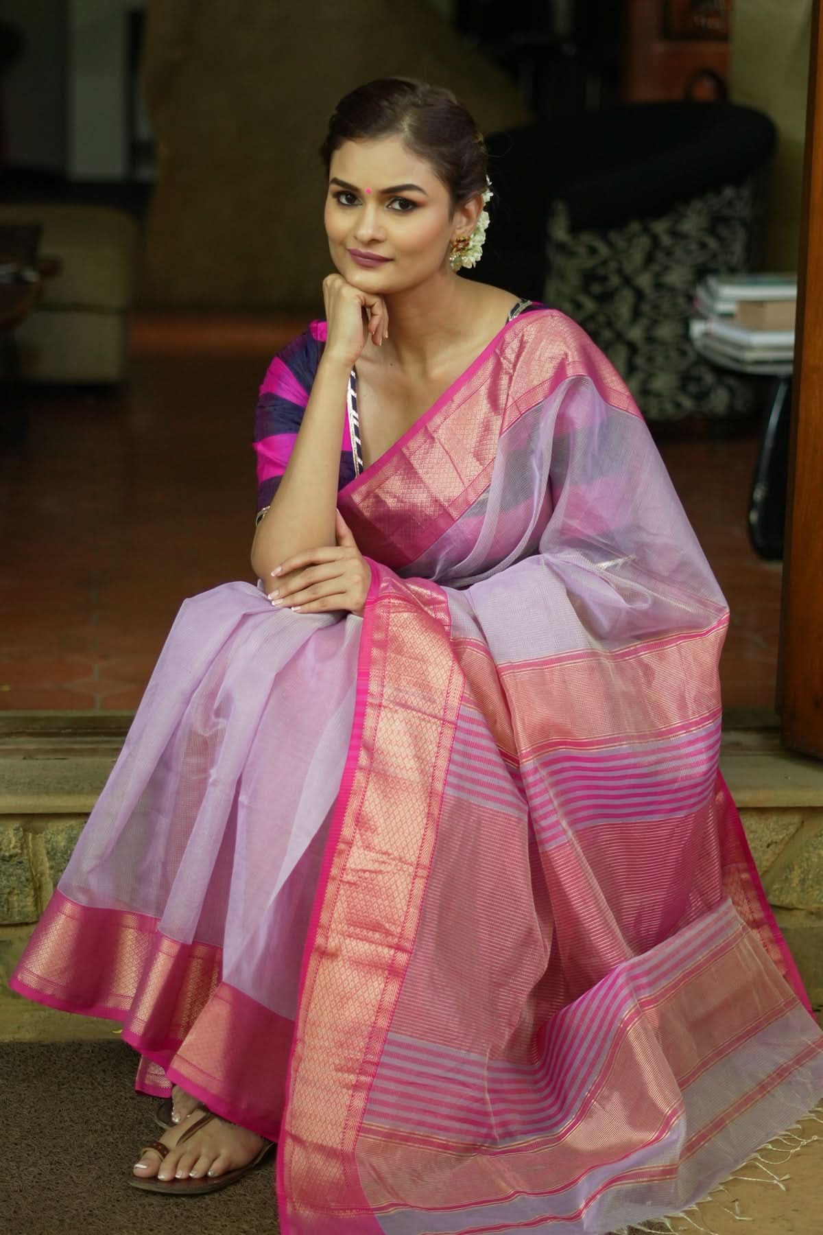 Handwoven Maheshwari silk cotton saree in Lilac with Pink | Shobitam - Image 14