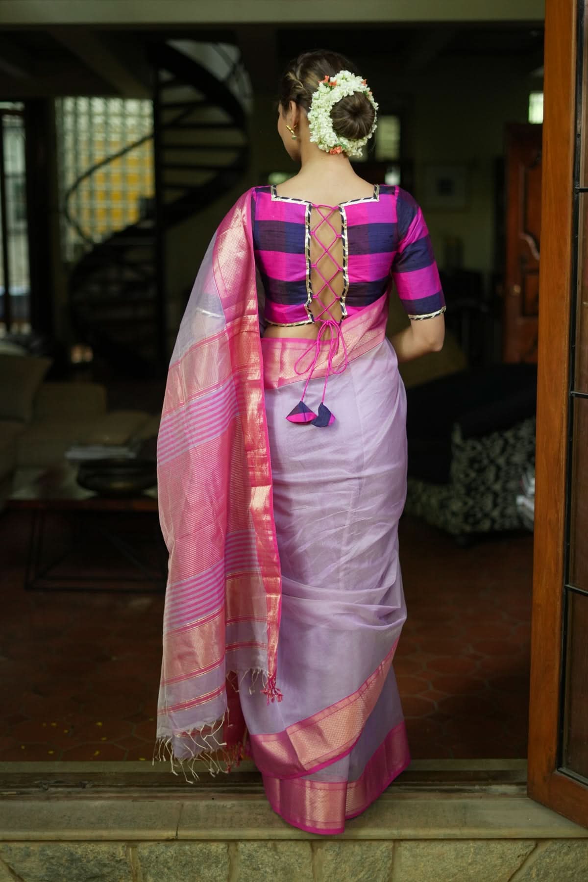 Handwoven Maheshwari silk cotton saree in Lilac with Pink | Shobitam - Image 19