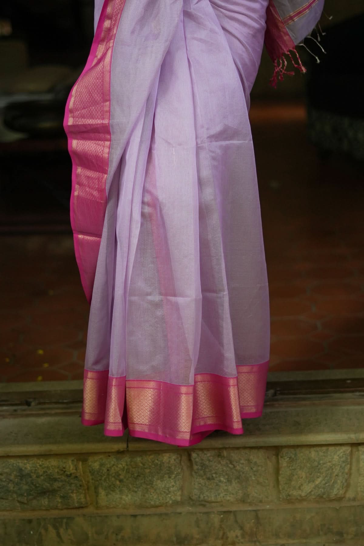 Handwoven Maheshwari silk cotton saree in Lilac with Pink | Shobitam - Image 21