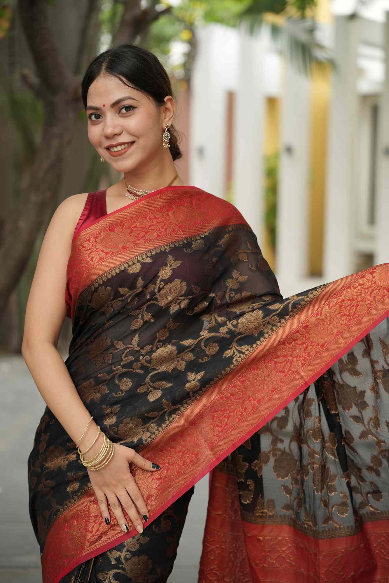 Jaal woven Banarasi Georgette Silk with Contrast Zari Border & Palla Wrap in 1 Minute Saree - Image 7