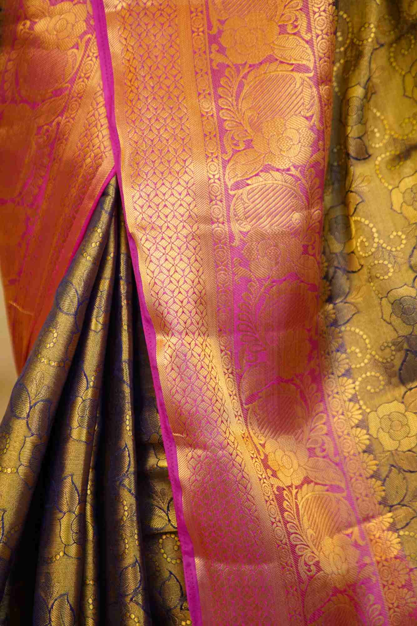 Kanchipuram Brocade Floral Motif Woven Pink Broad Pattu Bordered With Ornate Pallu & Tassels Pre Drape Saree - Image 5