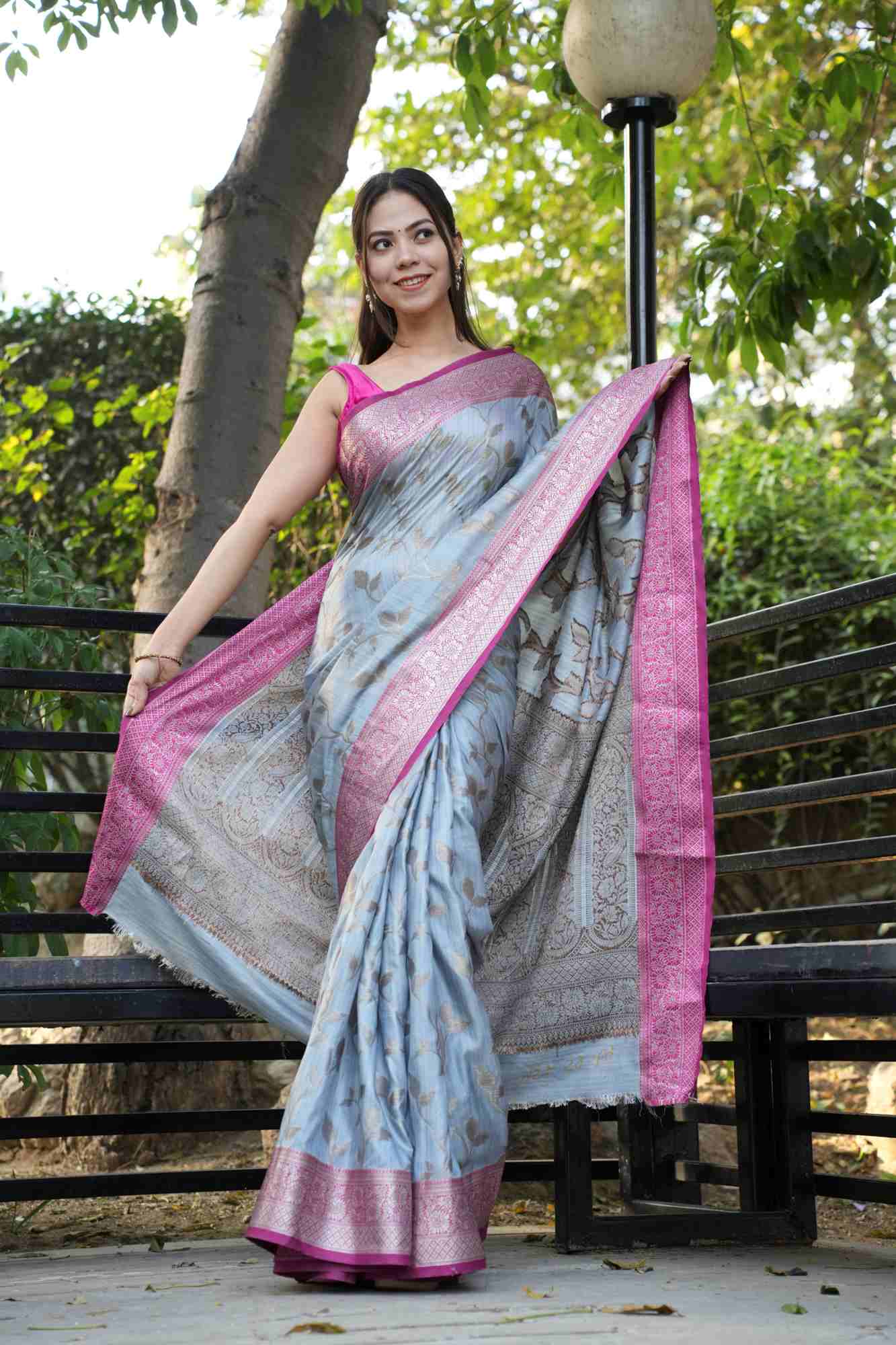 Kanjeevaram Ready to wear saree With  Overall Zari And Contrast Pink Border Wrap in 1 minute Saree - Image 5