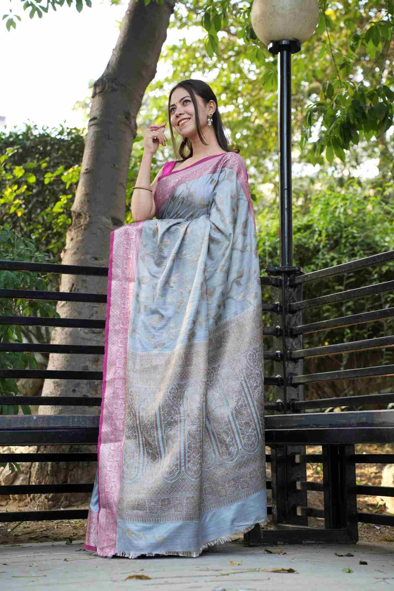 Kanjeevaram Ready to wear saree With  Overall Zari And Contrast Pink Border Wrap in 1 minute Saree - Image 6