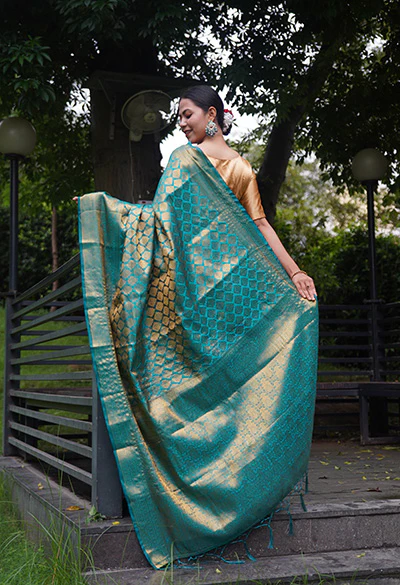 Kanjivaram Soft Over All Zari Motif Woven & Tassels on pallu Wrap in 1 minute saree - Image 5