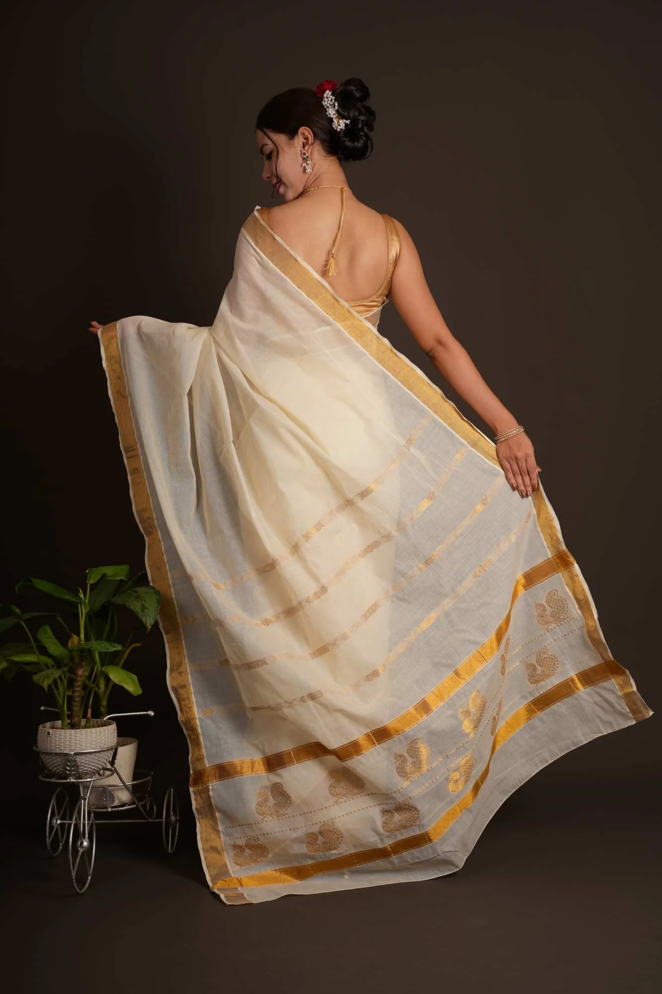 Kerala Kasavu with zari border wrap in 1 minute saree - Image 5