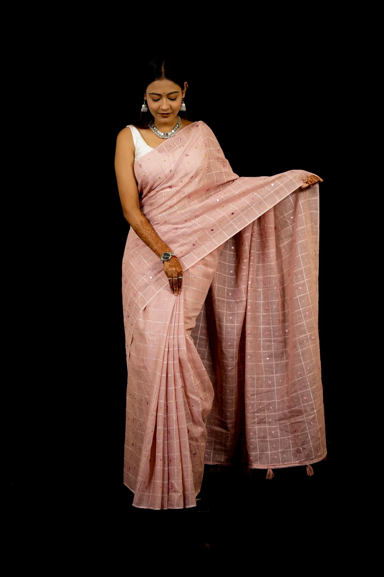 Linen with Velvet Chex and Mirror Embellishments Ready To Wear Saree - Image 3