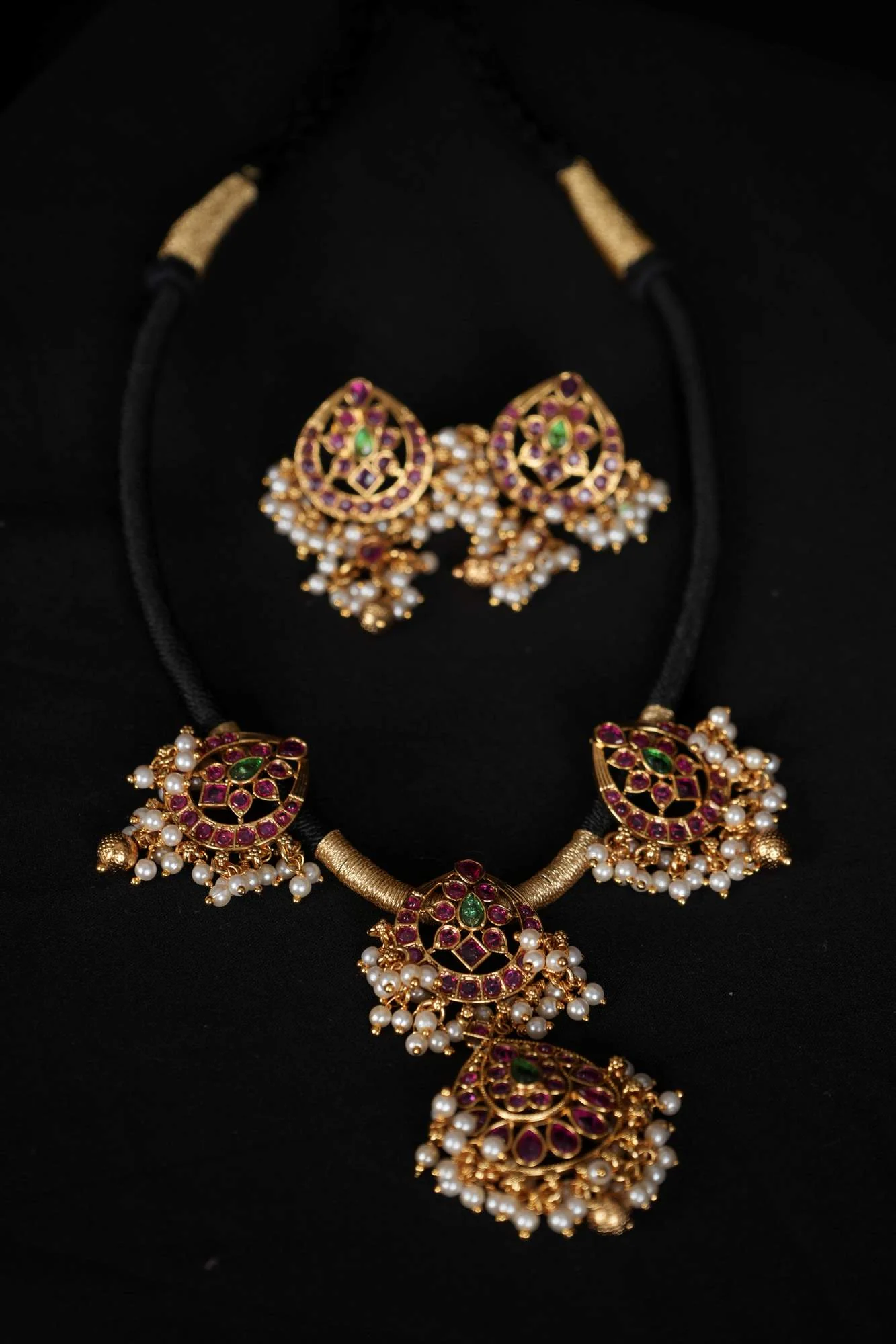 Majestic Kundan Pendant Necklace Set with Ruby and Pearl & Matching Earring - Image 2