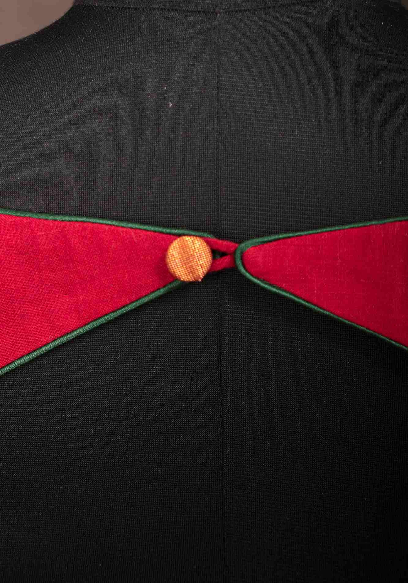 Maroon Narayanpet cotton boatneck blouse with oval cutout and tieback design - Image 7