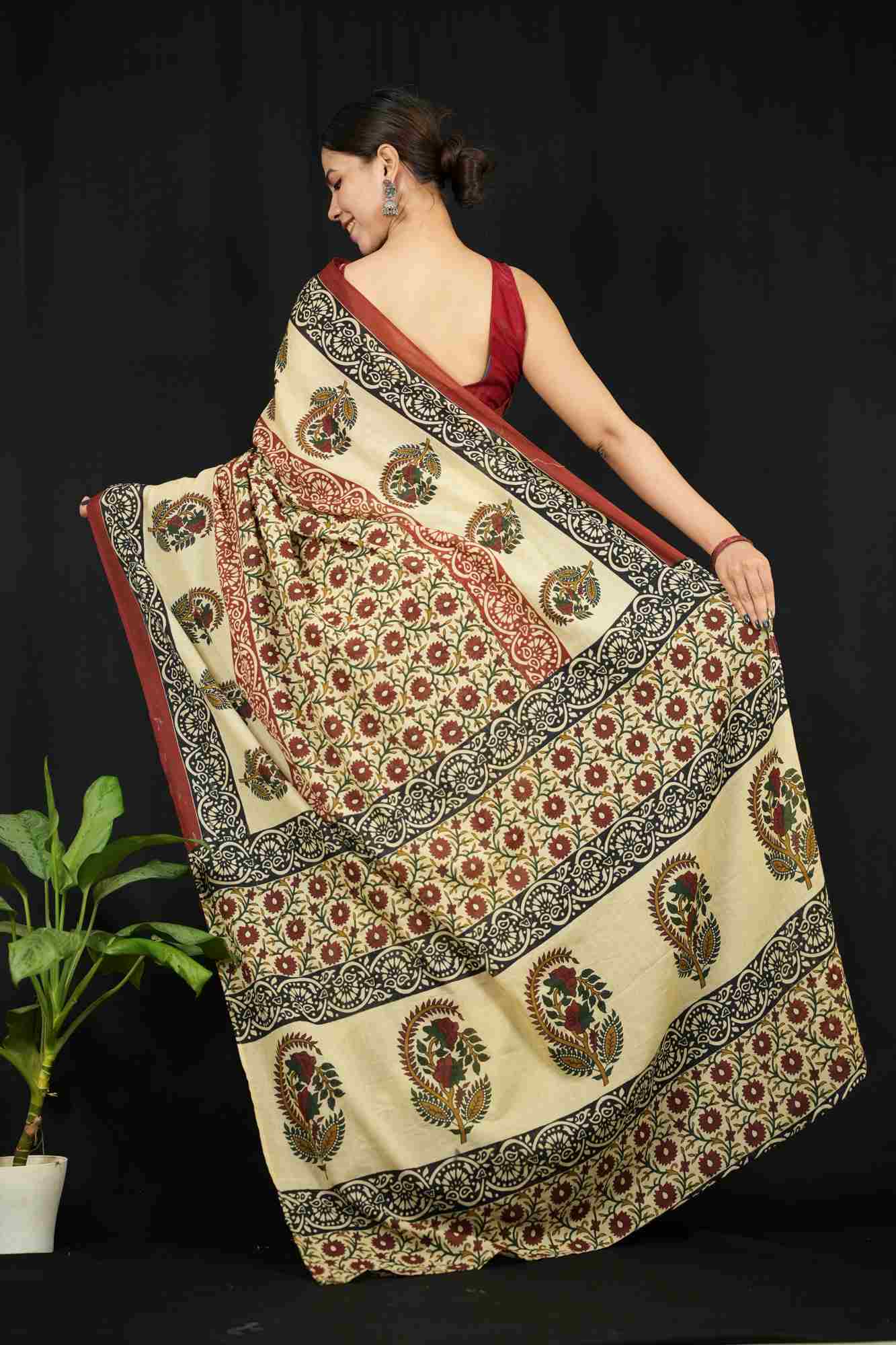 Mul Mul Cotton Kalamkari Hand Printed With  Contrast Border Ready to Wear Saree - Image 5