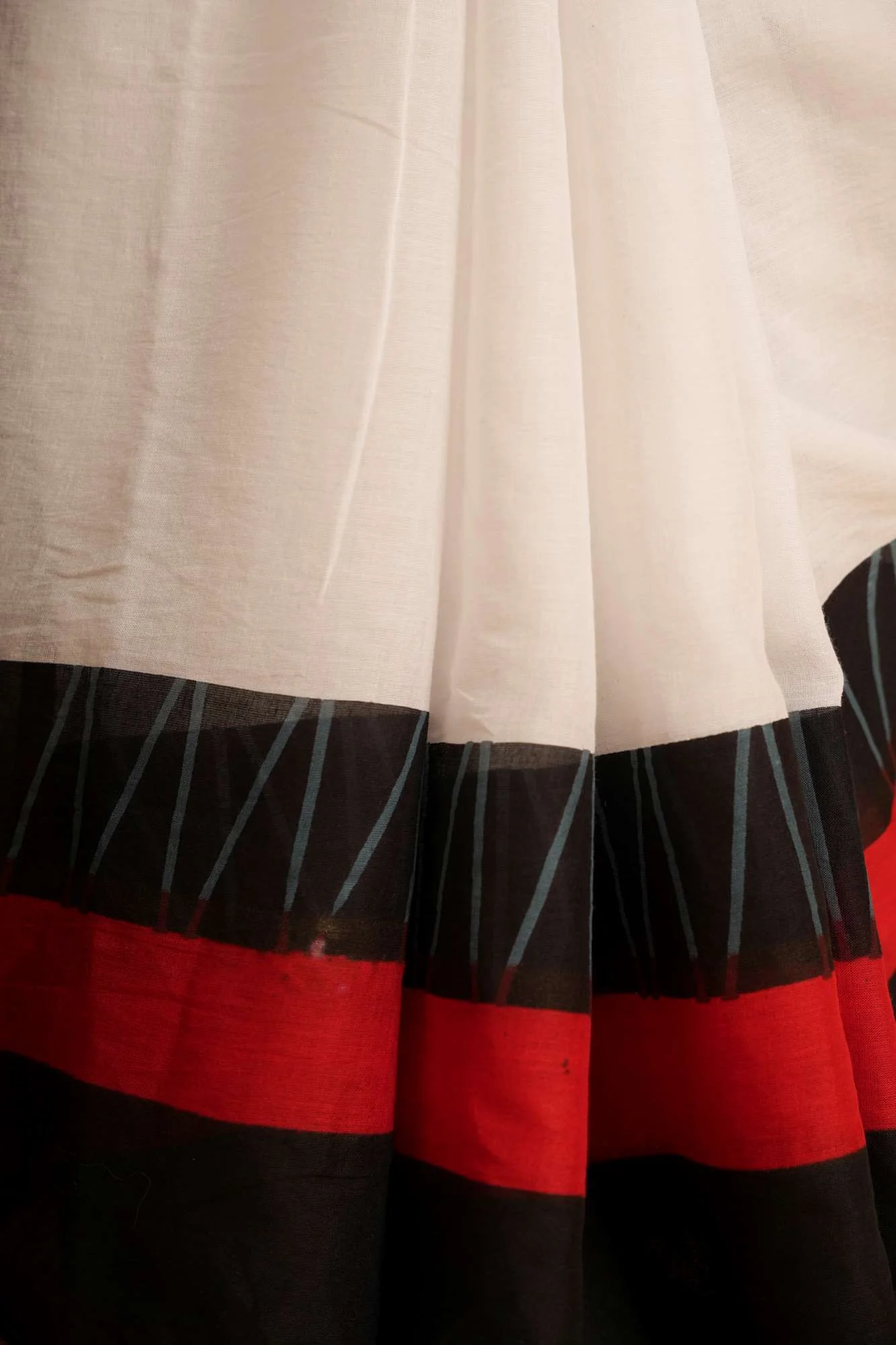 Mulmul Cotton in Red,White, & Black with Bold Geometric Patterns Ready To Wear Saree - Image 7