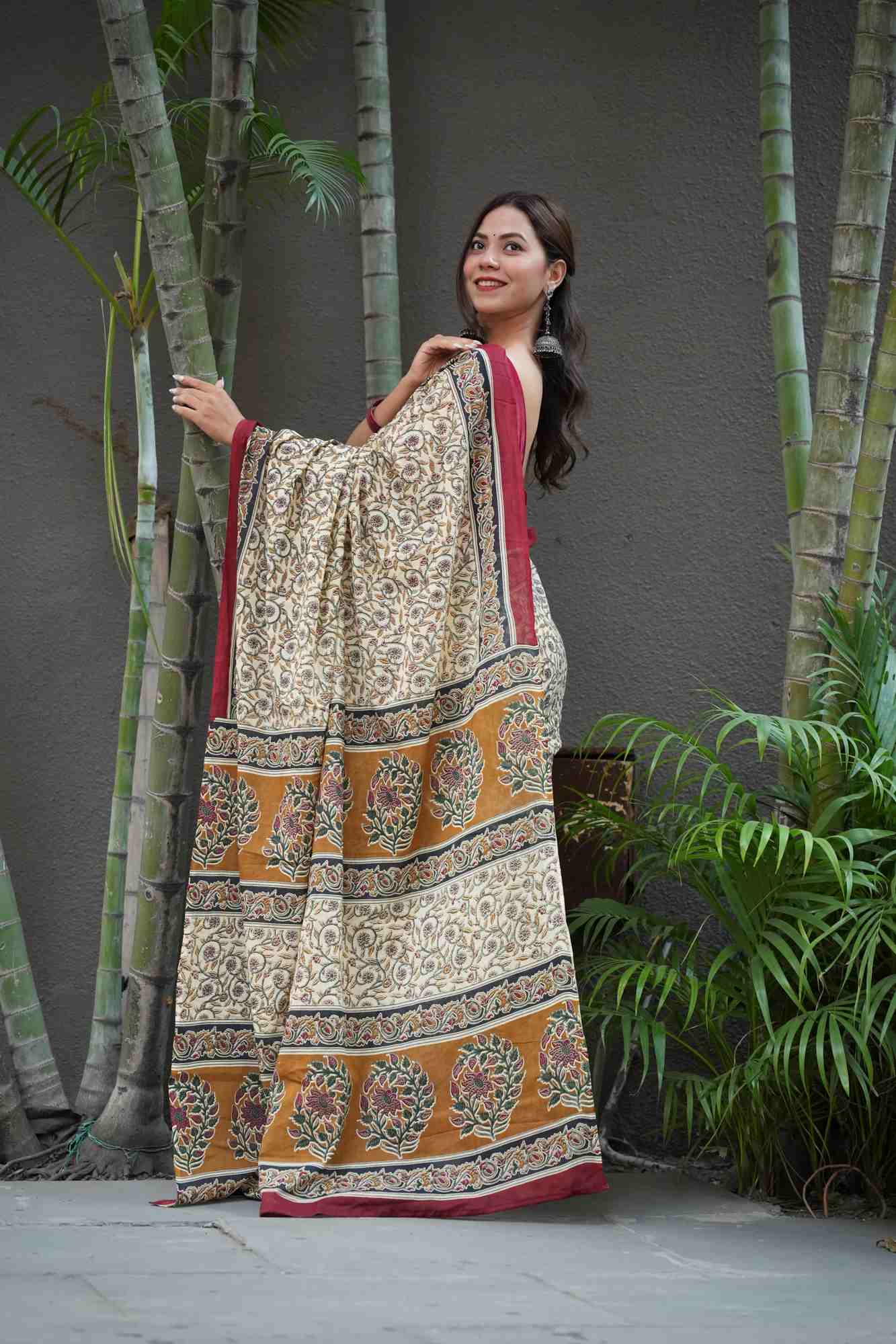 Mulmul Cotton with Green Contrast Pallu Ready to wear Saree - Image 5