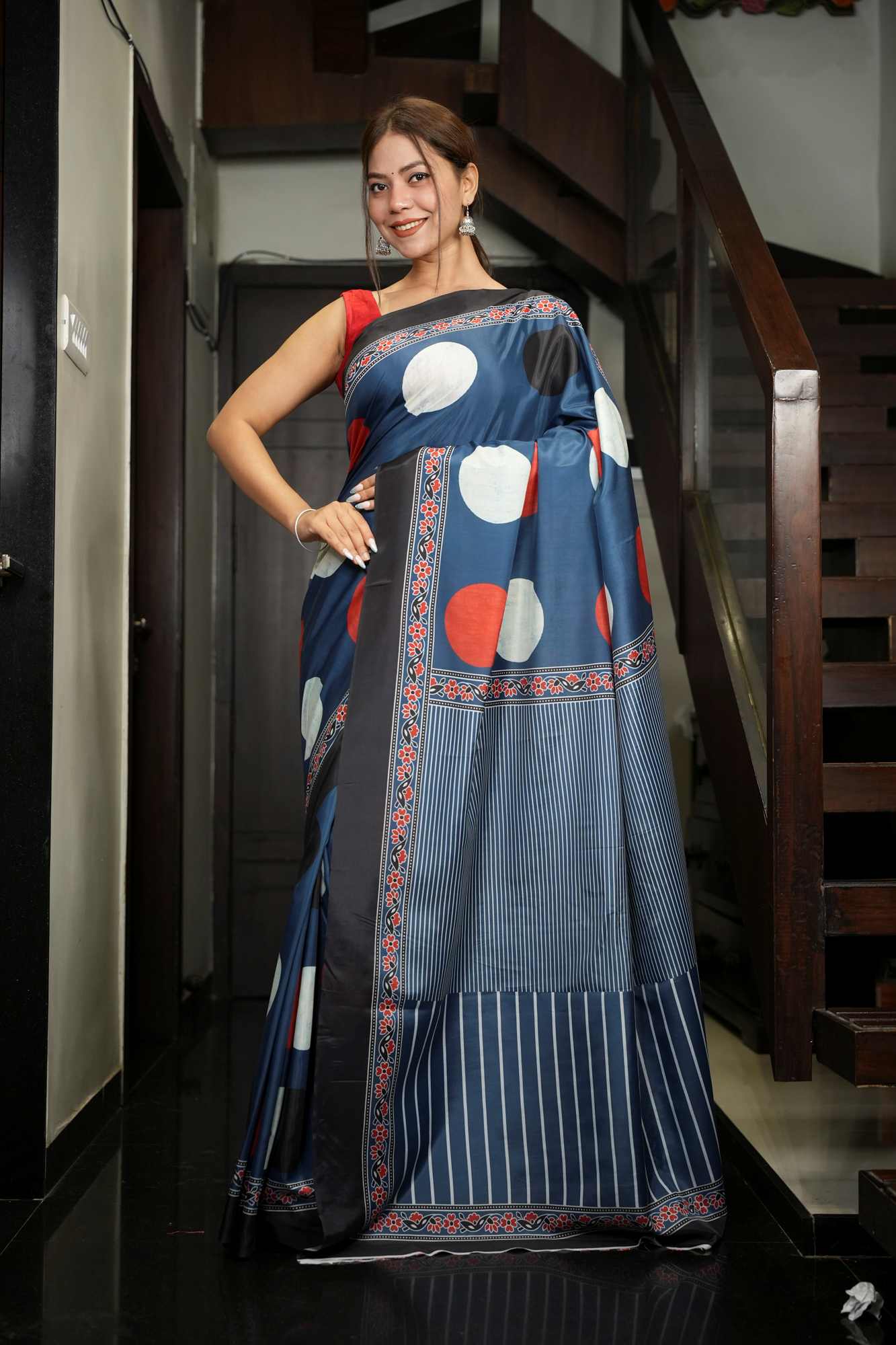 Everyday Luxe Crepe Silk Ready-to-Wear Saree with Bold Circles & Sleek Lines - Image 7