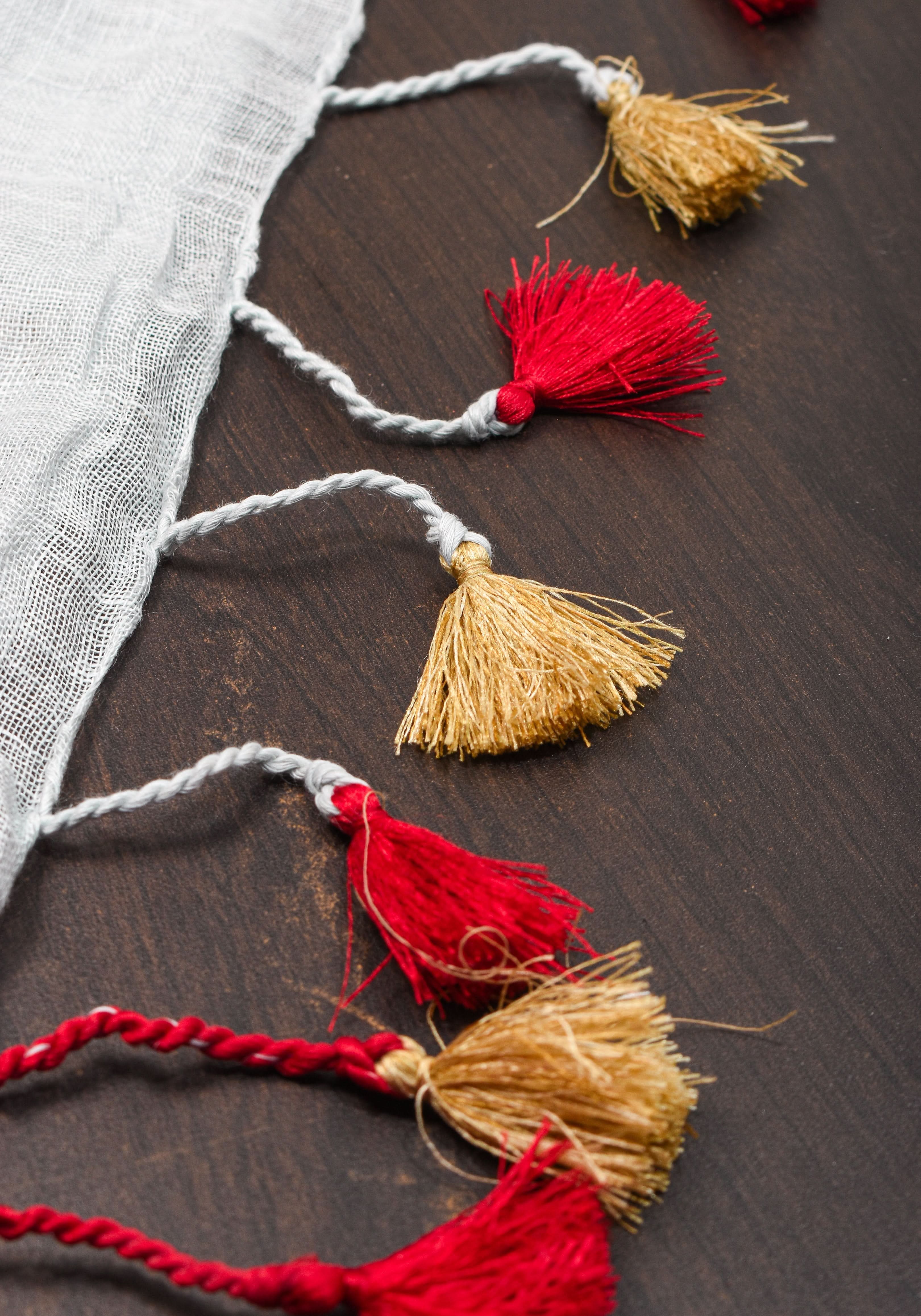 Off White and Red Linen by Linen Saree with thread Buttas | Shobitam - Image 11