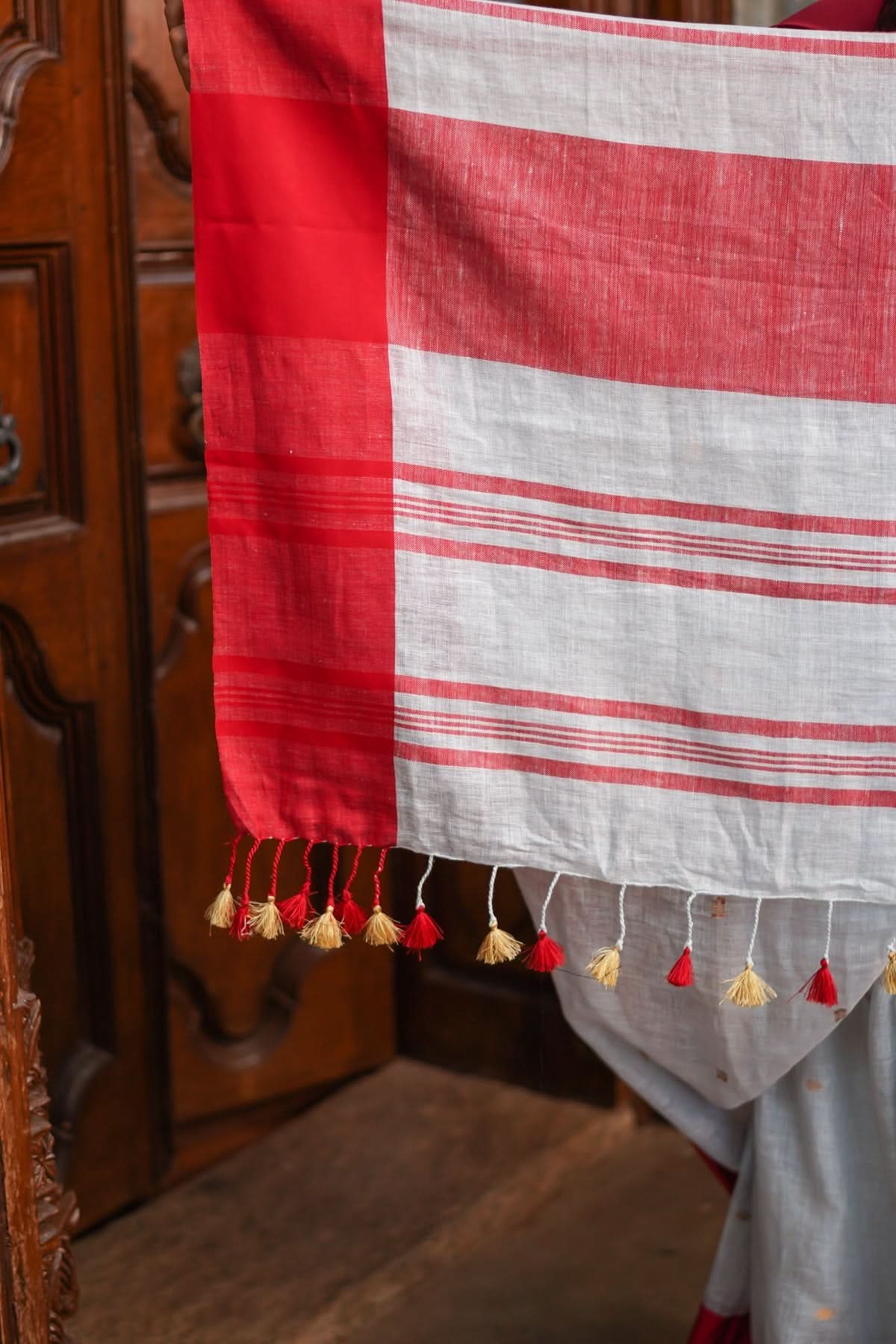 Off White and Red Linen by Linen Saree with thread Buttas | Shobitam - Image 7