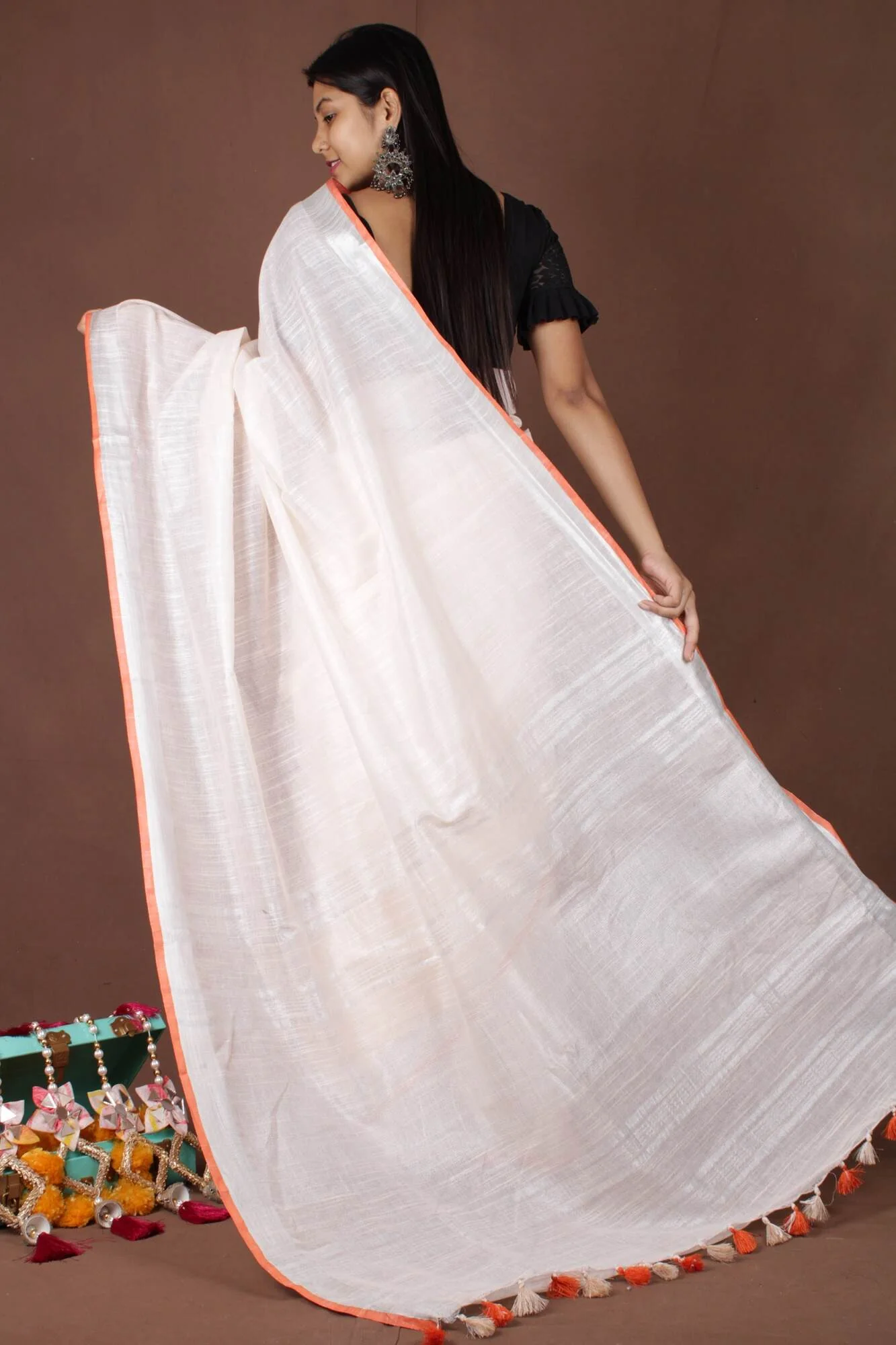 Off white bhagalpuri line with zari & orange tiny border wrap in 1 minute saree - Image 3