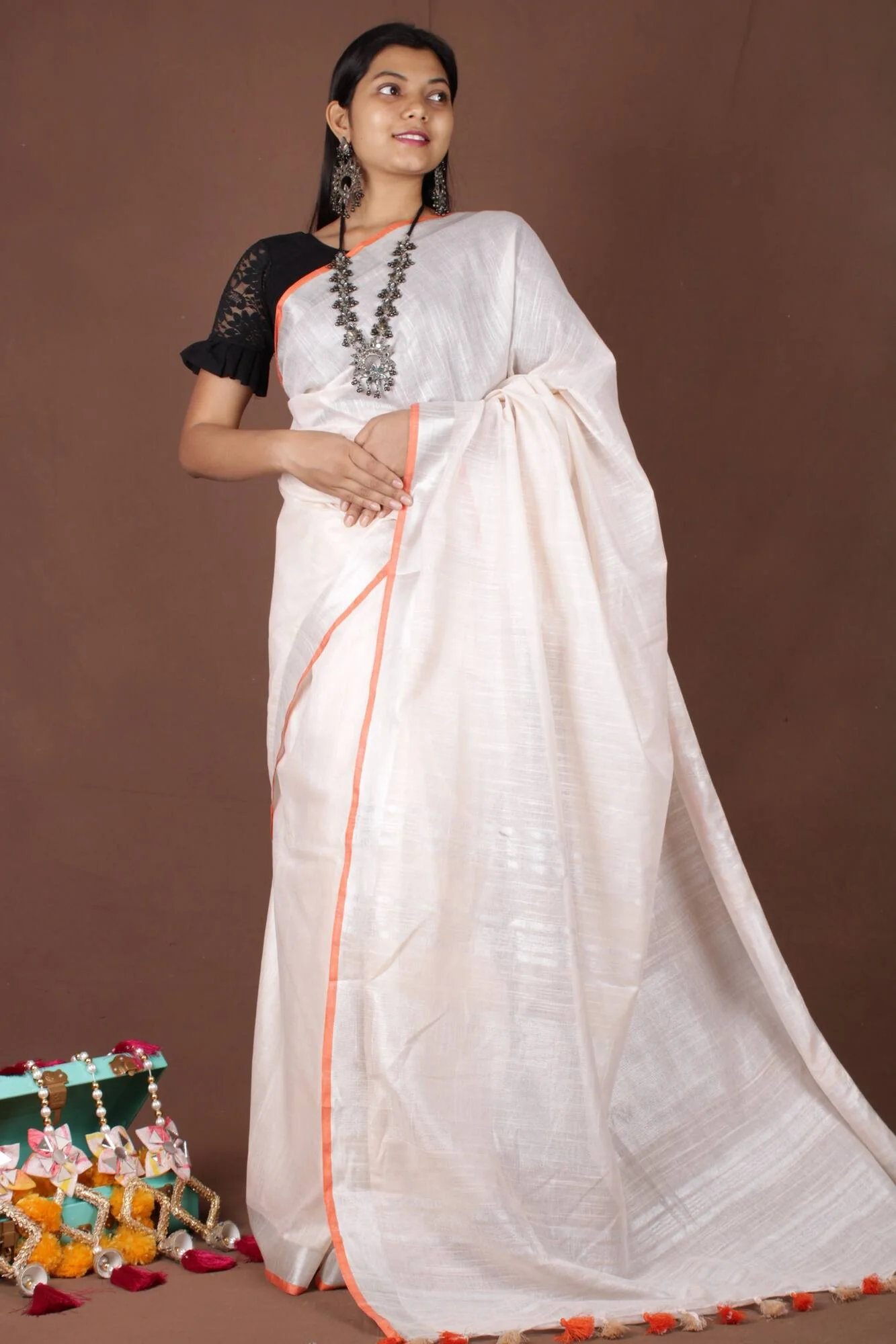 Off white bhagalpuri line with zari & orange tiny border wrap in 1 minute saree - Image 4