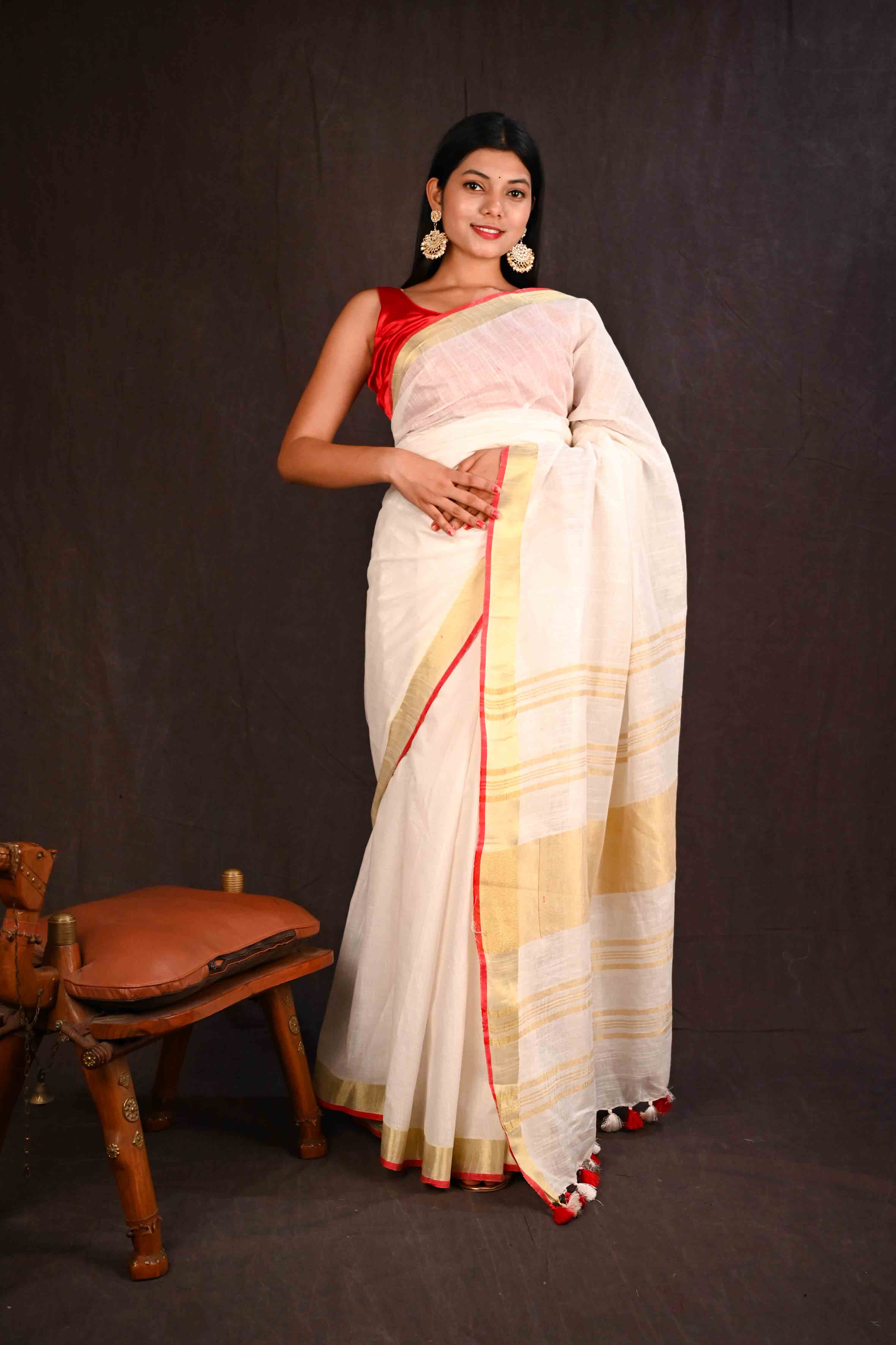 Off white bhagalpuri line with zari & red tiny border wrap in 1 minute saree - Image 4