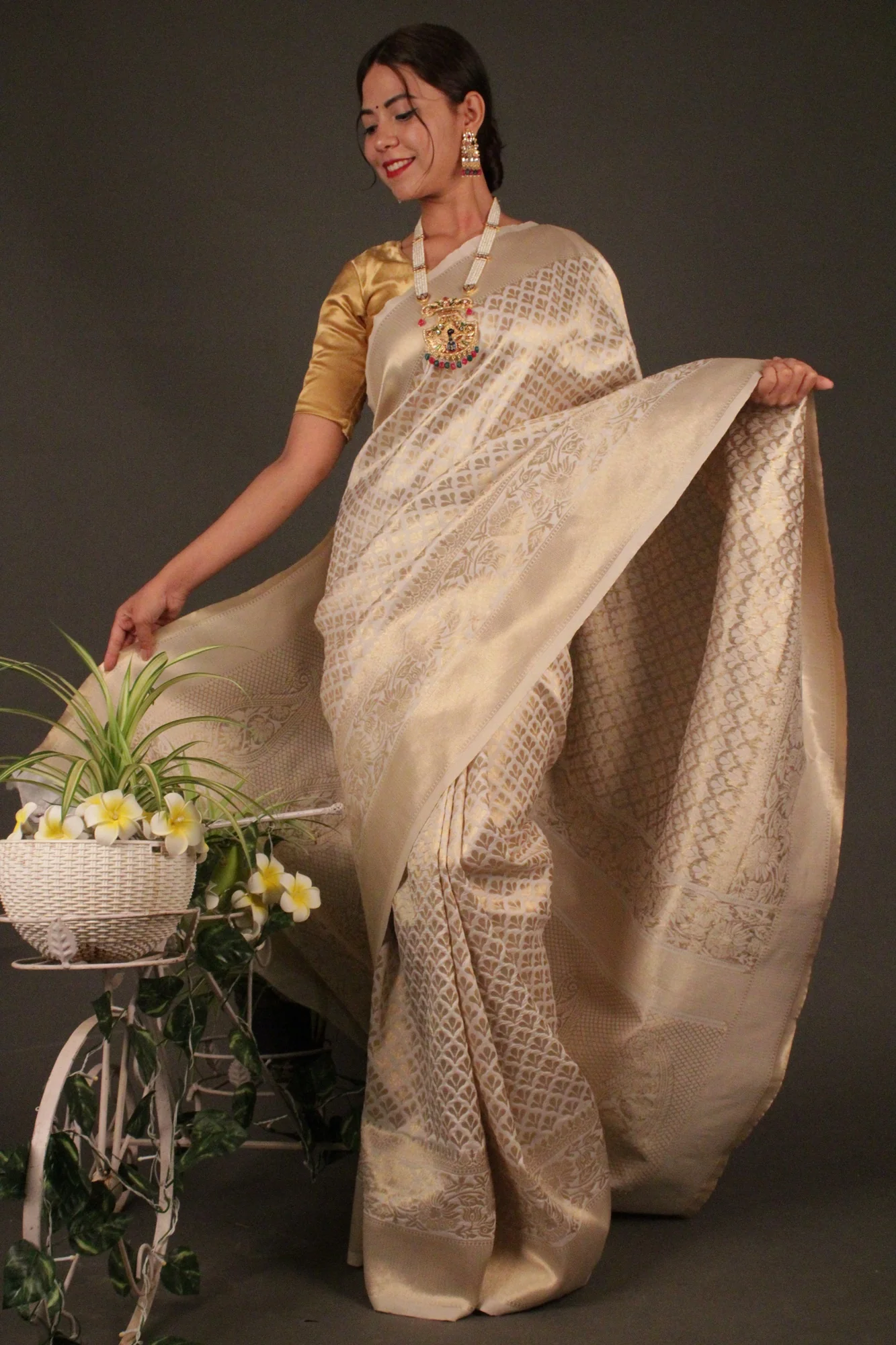 Offwhite and gold Kanjivaram Soft Silk blend Wrap in 1 minute saree - Image 2