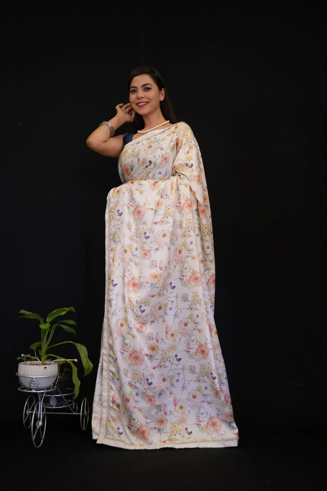 Pashmina Georgette with Floral Digital Print & Beautiful Border Ready To Wear Saree - Image 5